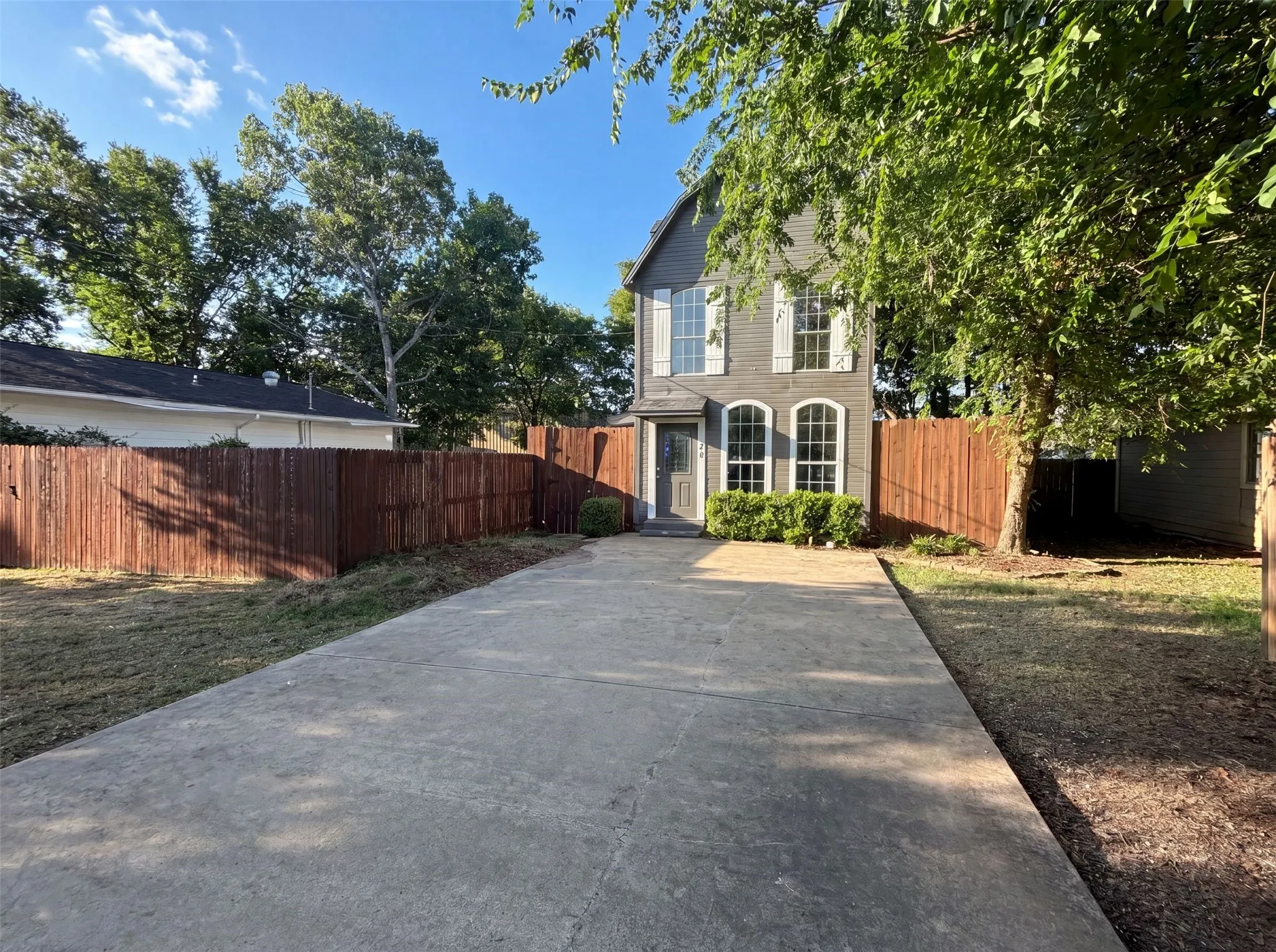 Single Family Residence For Sale in Denton County , 4526 S Horseshoe Trail, The Colony, Texas 75056, 3 Bedroom, 2 Bathroom, Garage spaces, 1,536 Sqft, built in 1980, mls#21323317, Real Estate Agent in The Colony, Homes For Sale in Denton county, Homes For Sale in The Colony, Realtor in The Colony Texas, Real Estate Brokerage Independent Realty Texas, Luminita Cordes Realtor
