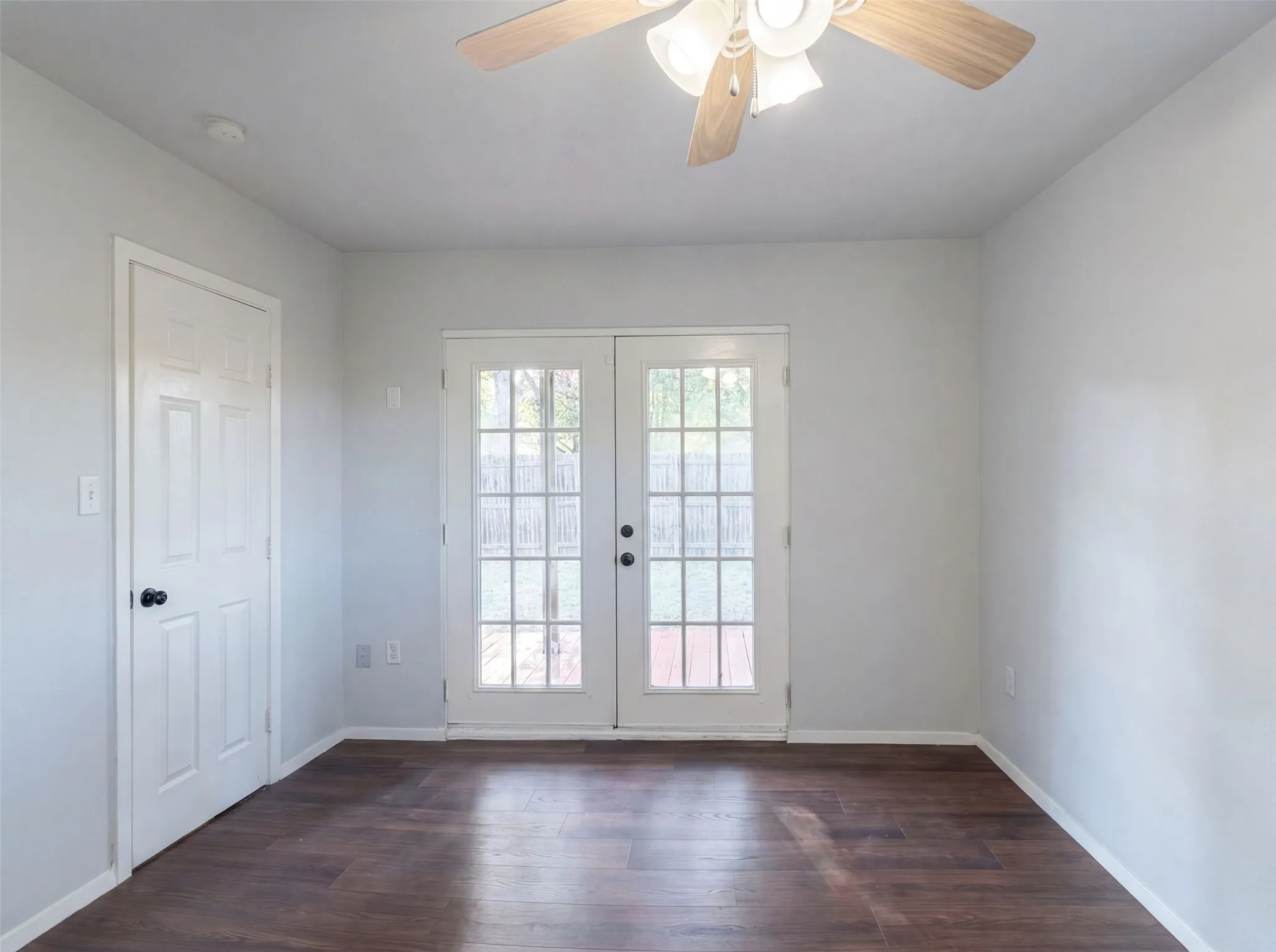 Single Family Residence For Sale in Denton County , 4526 S Horseshoe Trail, The Colony, Texas 75056, 3 Bedroom, 2 Bathroom, Garage spaces, 1,536 Sqft, built in 1980, mls#21323317, Real Estate Agent in The Colony, Homes For Sale in Denton county, Homes For Sale in The Colony, Realtor in The Colony Texas, Real Estate Brokerage Independent Realty Texas, Luminita Cordes Realtor