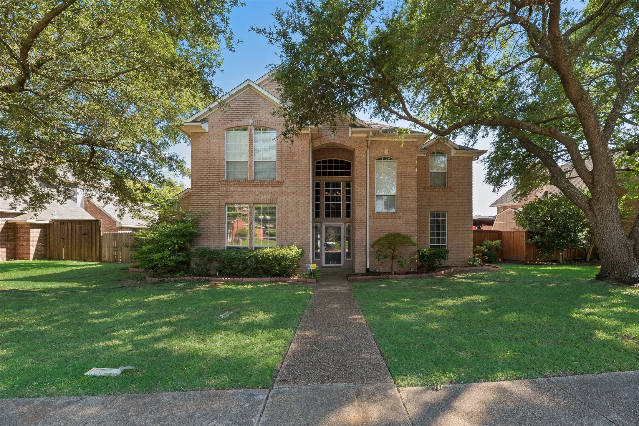 Single Family Residence For Sale in Rockwall County , 9018 Clearlake Drive, Rowlett, Texas 75088, 4 Bedroom, 3 Bathroom, 2 Garage spaces, 2,438 Sqft, built in 1993, mls#21322980, Real Estate Agent in Rowlett, Homes For Sale in Rockwall county, Homes For Sale in Rowlett, Realtor in Rowlett Texas, Real Estate Brokerage Independent Realty Texas, Luminita Cordes Realtor