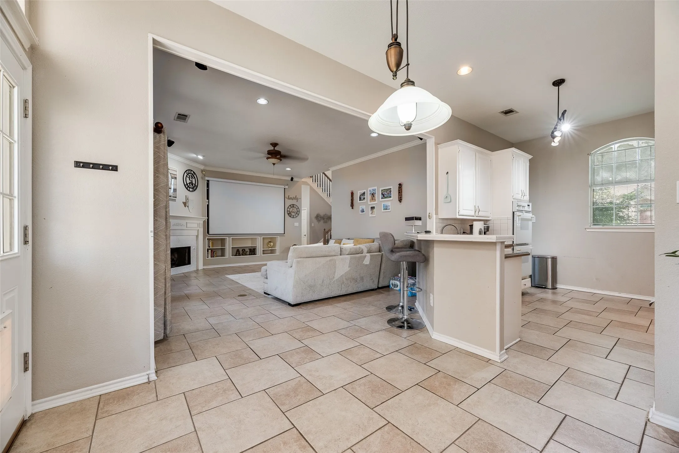 Single Family Residence For Sale in Rockwall County , 9018 Clearlake Drive, Rowlett, Texas 75088, 4 Bedroom, 3 Bathroom, 2 Garage spaces, 2,438 Sqft, built in 1993, mls#21322980, Real Estate Agent in Rowlett, Homes For Sale in Rockwall county, Homes For Sale in Rowlett, Realtor in Rowlett Texas, Real Estate Brokerage Independent Realty Texas, Luminita Cordes Realtor