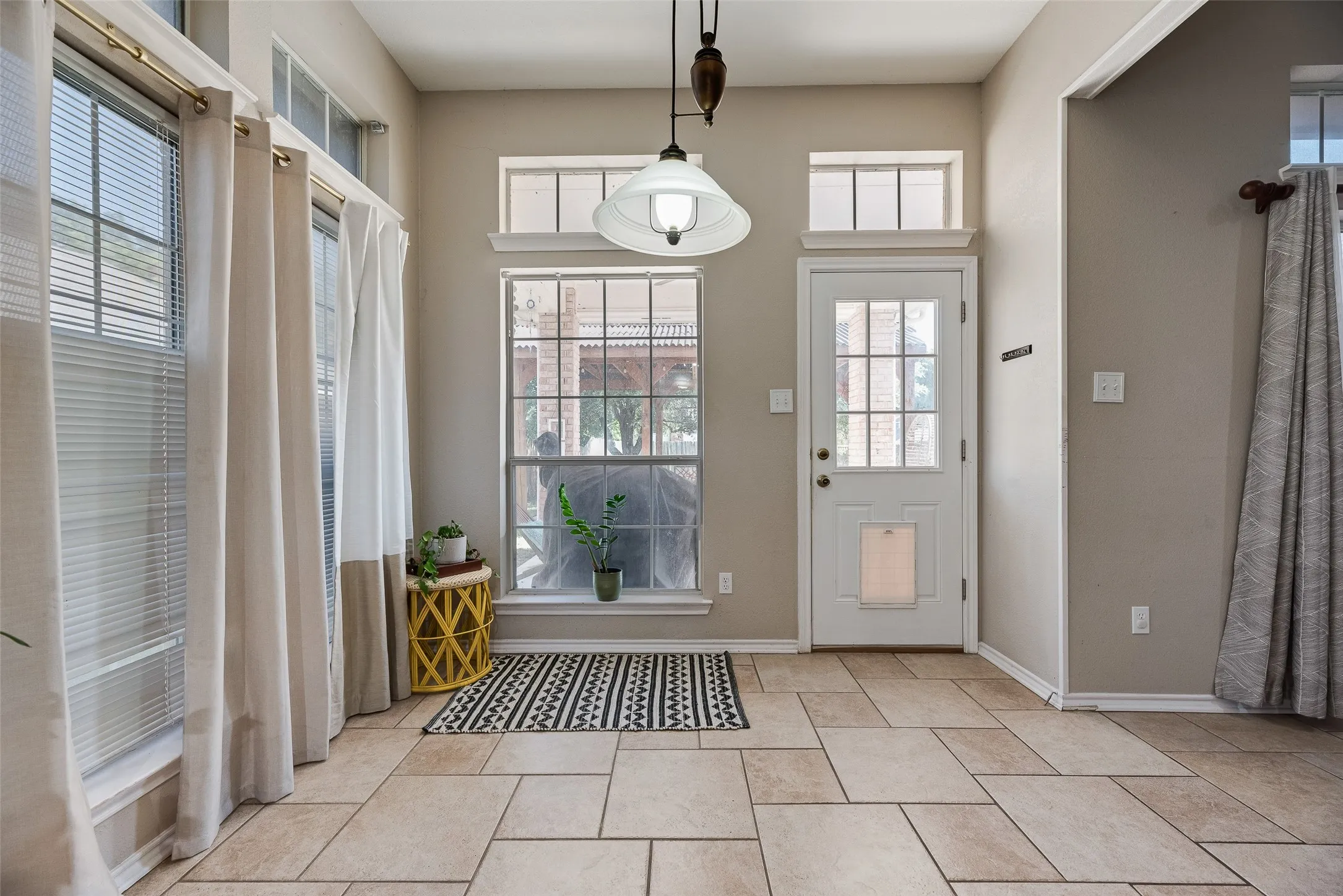 Single Family Residence For Sale in Rockwall County , 9018 Clearlake Drive, Rowlett, Texas 75088, 4 Bedroom, 3 Bathroom, 2 Garage spaces, 2,438 Sqft, built in 1993, mls#21322980, Real Estate Agent in Rowlett, Homes For Sale in Rockwall county, Homes For Sale in Rowlett, Realtor in Rowlett Texas, Real Estate Brokerage Independent Realty Texas, Luminita Cordes Realtor