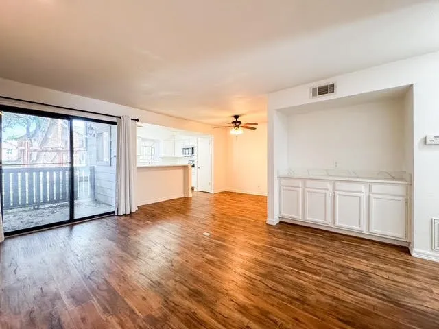 Condominium For Rent in Dallas County , 15151 Berry Trail 805, Dallas, Texas 75248, 1 Bedroom, 1 Bathroom, Garage spaces, 736 Sqft, built in 1980, mls#21323324, Real Estate Agent in Dallas, Homes For Rent in Dallas county, Homes For Rent in Dallas, Realtor in Dallas Texas, Real Estate Brokerage Independent Realty Texas, Luminita Cordes Realtor