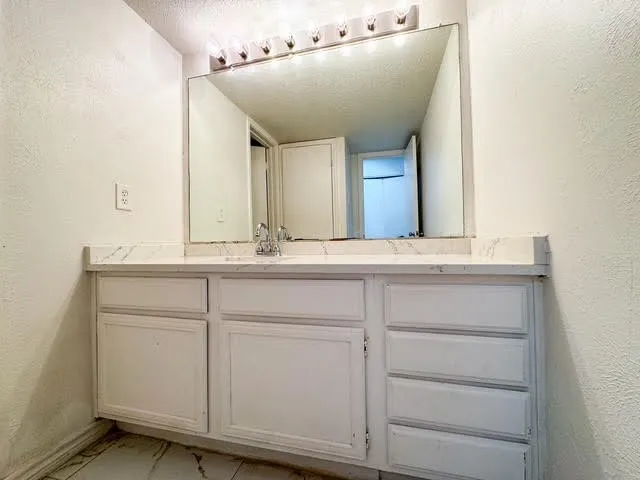 Condominium For Rent in Dallas County , 15151 Berry Trail 805, Dallas, Texas 75248, 1 Bedroom, 1 Bathroom, Garage spaces, 736 Sqft, built in 1980, mls#21323324, Real Estate Agent in Dallas, Homes For Rent in Dallas county, Homes For Rent in Dallas, Realtor in Dallas Texas, Real Estate Brokerage Independent Realty Texas, Luminita Cordes Realtor