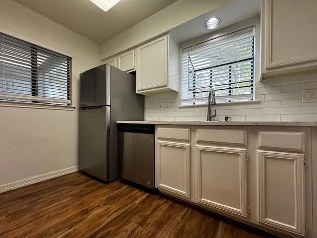 Condominium For Rent in Dallas County , 15151 Berry Trail 805, Dallas, Texas 75248, 1 Bedroom, 1 Bathroom, Garage spaces, 736 Sqft, built in 1980, mls#21323324, Real Estate Agent in Dallas, Homes For Rent in Dallas county, Homes For Rent in Dallas, Realtor in Dallas Texas, Real Estate Brokerage Independent Realty Texas, Luminita Cordes Realtor
