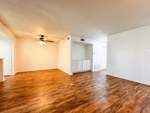 Condominium For Rent in Dallas County , 15151 Berry Trail 805, Dallas, Texas 75248, 1 Bedroom, 1 Bathroom, Garage spaces, 736 Sqft, built in 1980, mls#21323324, Real Estate Agent in Dallas, Homes For Rent in Dallas county, Homes For Rent in Dallas, Realtor in Dallas Texas, Real Estate Brokerage Independent Realty Texas, Luminita Cordes Realtor