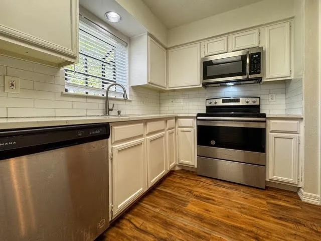 Condominium For Rent in Dallas County , 15151 Berry Trail 805, Dallas, Texas 75248, 1 Bedroom, 1 Bathroom, Garage spaces, 736 Sqft, built in 1980, mls#21323324, Real Estate Agent in Dallas, Homes For Rent in Dallas county, Homes For Rent in Dallas, Realtor in Dallas Texas, Real Estate Brokerage Independent Realty Texas, Luminita Cordes Realtor