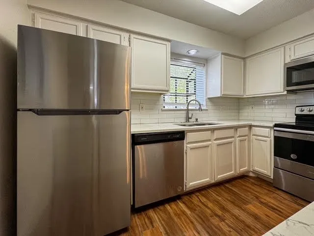 Condominium For Rent in Dallas County , 15151 Berry Trail 805, Dallas, Texas 75248, 1 Bedroom, 1 Bathroom, Garage spaces, 736 Sqft, built in 1980, mls#21323324, Real Estate Agent in Dallas, Homes For Rent in Dallas county, Homes For Rent in Dallas, Realtor in Dallas Texas, Real Estate Brokerage Independent Realty Texas, Luminita Cordes Realtor