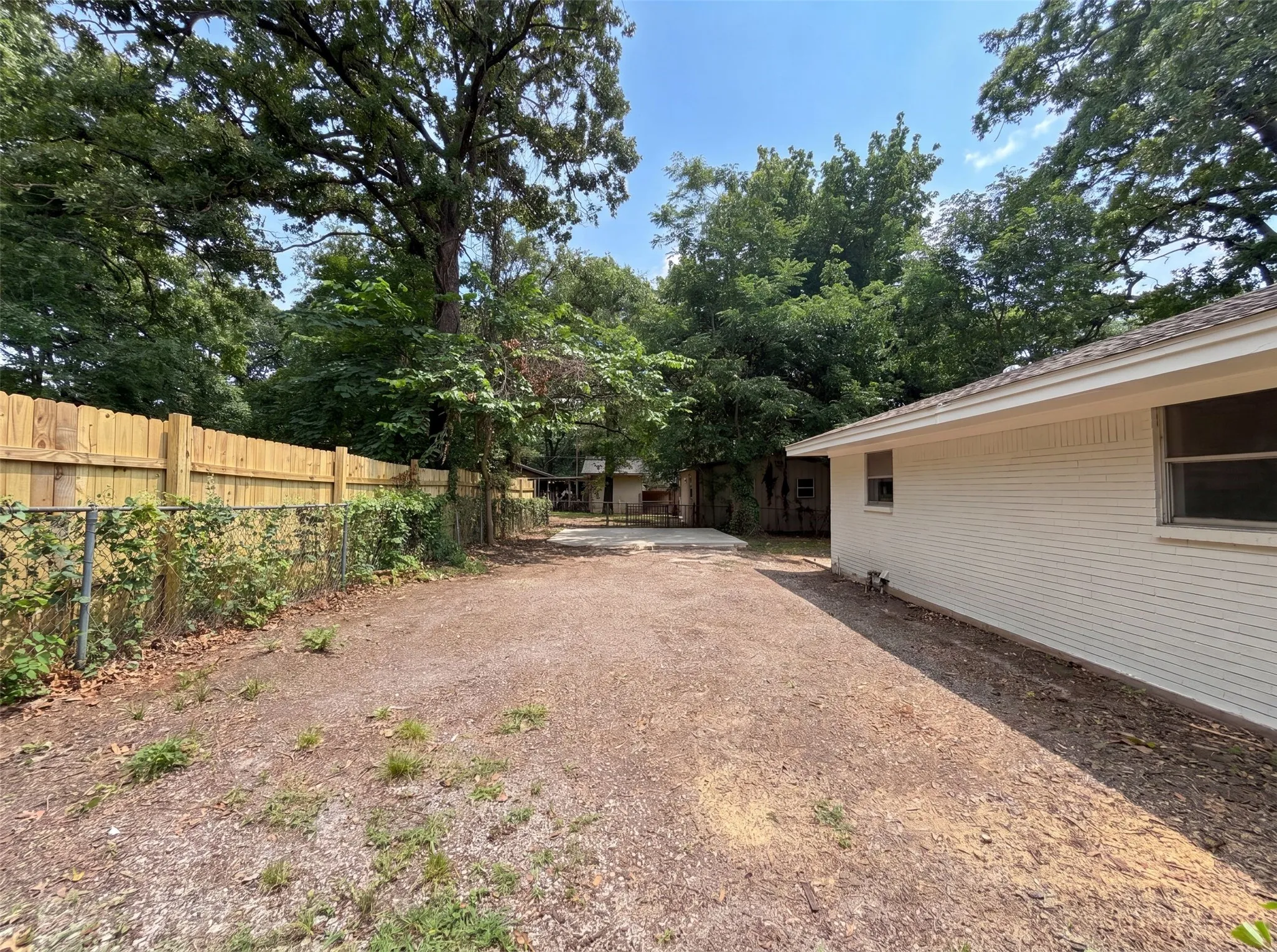 Single Family Residence For Sale in Grayson County , 437 Denison Drive, Pottsboro, Texas 75076, 2 Bedroom, 2 Bathroom, 2 Garage spaces, 1,111 Sqft, built in 1970, mls#21323325, Real Estate Agent in Pottsboro, Homes For Sale in Grayson county, Homes For Sale in Pottsboro, Realtor in Pottsboro Texas, Real Estate Brokerage Independent Realty Texas, Luminita Cordes Realtor