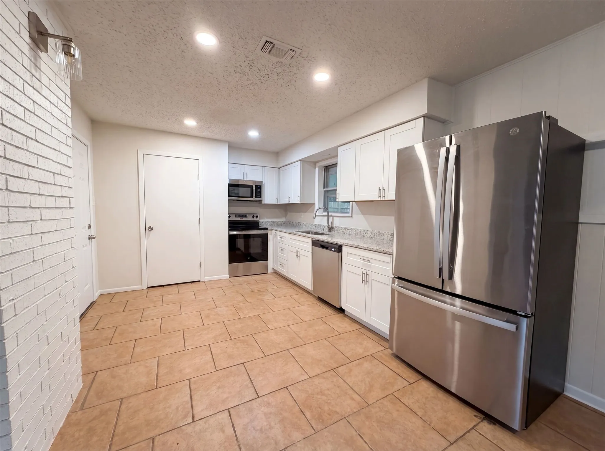 Single Family Residence For Sale in Grayson County , 437 Denison Drive, Pottsboro, Texas 75076, 2 Bedroom, 2 Bathroom, 2 Garage spaces, 1,111 Sqft, built in 1970, mls#21323325, Real Estate Agent in Pottsboro, Homes For Sale in Grayson county, Homes For Sale in Pottsboro, Realtor in Pottsboro Texas, Real Estate Brokerage Independent Realty Texas, Luminita Cordes Realtor