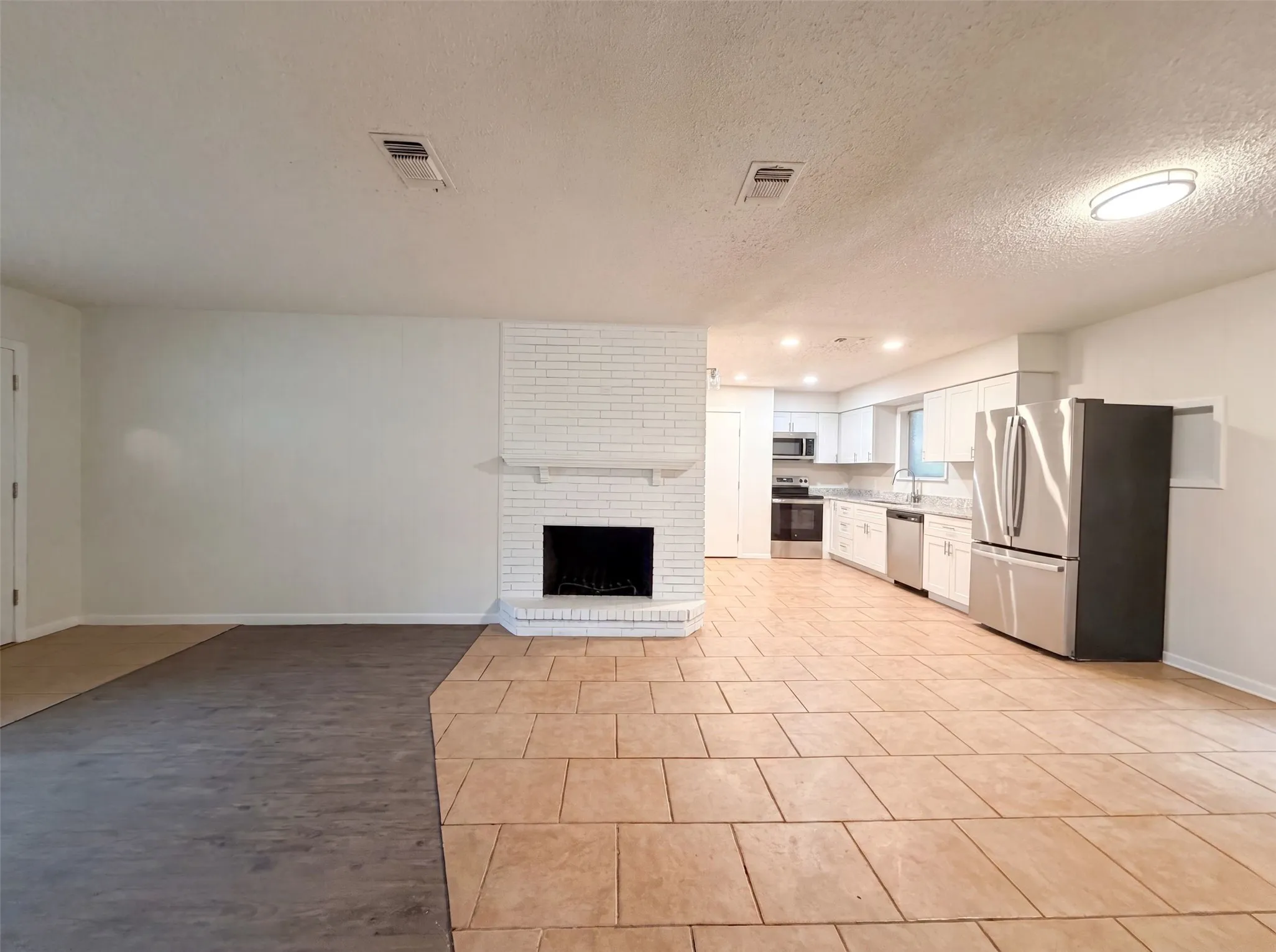Single Family Residence For Sale in Grayson County , 437 Denison Drive, Pottsboro, Texas 75076, 2 Bedroom, 2 Bathroom, 2 Garage spaces, 1,111 Sqft, built in 1970, mls#21323325, Real Estate Agent in Pottsboro, Homes For Sale in Grayson county, Homes For Sale in Pottsboro, Realtor in Pottsboro Texas, Real Estate Brokerage Independent Realty Texas, Luminita Cordes Realtor