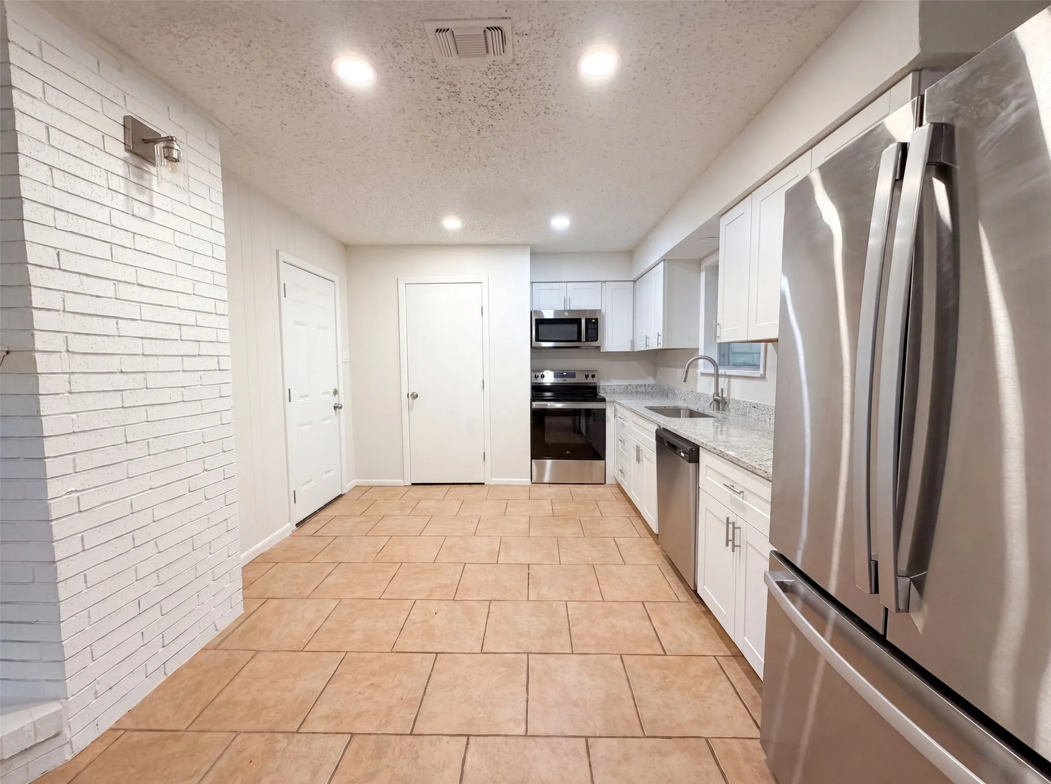 Single Family Residence For Sale in Grayson County , 437 Denison Drive, Pottsboro, Texas 75076, 2 Bedroom, 2 Bathroom, 2 Garage spaces, 1,111 Sqft, built in 1970, mls#21323325, Real Estate Agent in Pottsboro, Homes For Sale in Grayson county, Homes For Sale in Pottsboro, Realtor in Pottsboro Texas, Real Estate Brokerage Independent Realty Texas, Luminita Cordes Realtor