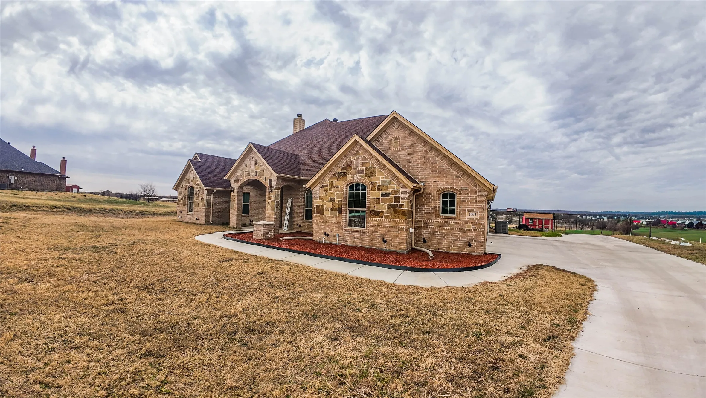 Single Family Residence For Sale in Parker County , 1009 Sky Court, Weatherford, Texas 76085, 4 Bedroom, 3 Bathroom, 2 Garage spaces, 2,400 Sqft, built in 2021, mls#21323328, Real Estate Agent in Weatherford, Homes For Sale in Parker county, Homes For Sale in Weatherford, Realtor in Weatherford Texas, Real Estate Brokerage Independent Realty Texas, Luminita Cordes Realtor