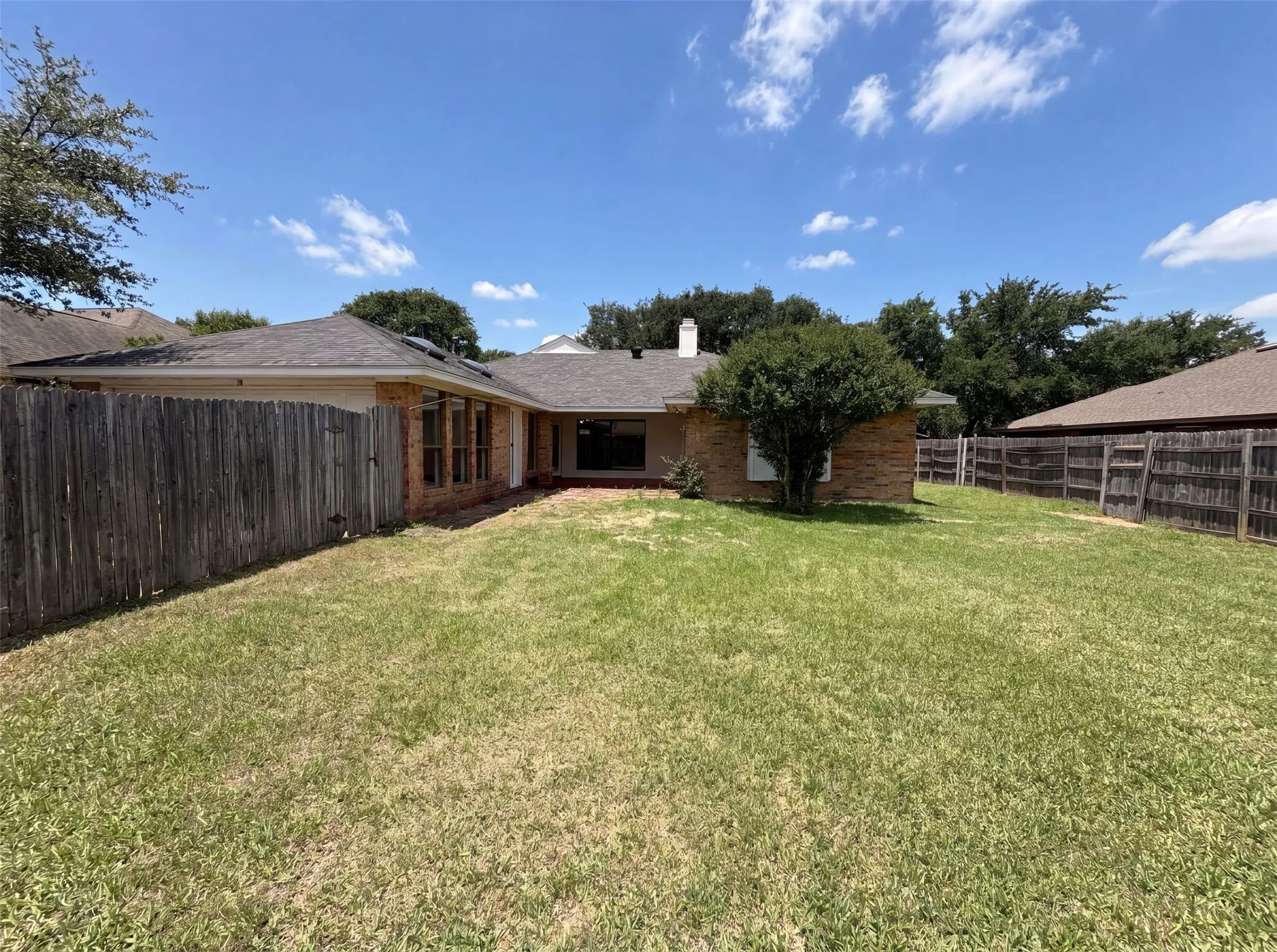 Single Family Residence For Sale in Collin County , 6712 Coach House Lane, Plano, Texas 75023, 3 Bedroom, 2 Bathroom, 2 Garage spaces, 1,669 Sqft, built in 1984, mls#21323329, Real Estate Agent in Plano, Homes For Sale in Collin county, Homes For Sale in Plano, Realtor in Plano Texas, Real Estate Brokerage Independent Realty Texas, Luminita Cordes Realtor