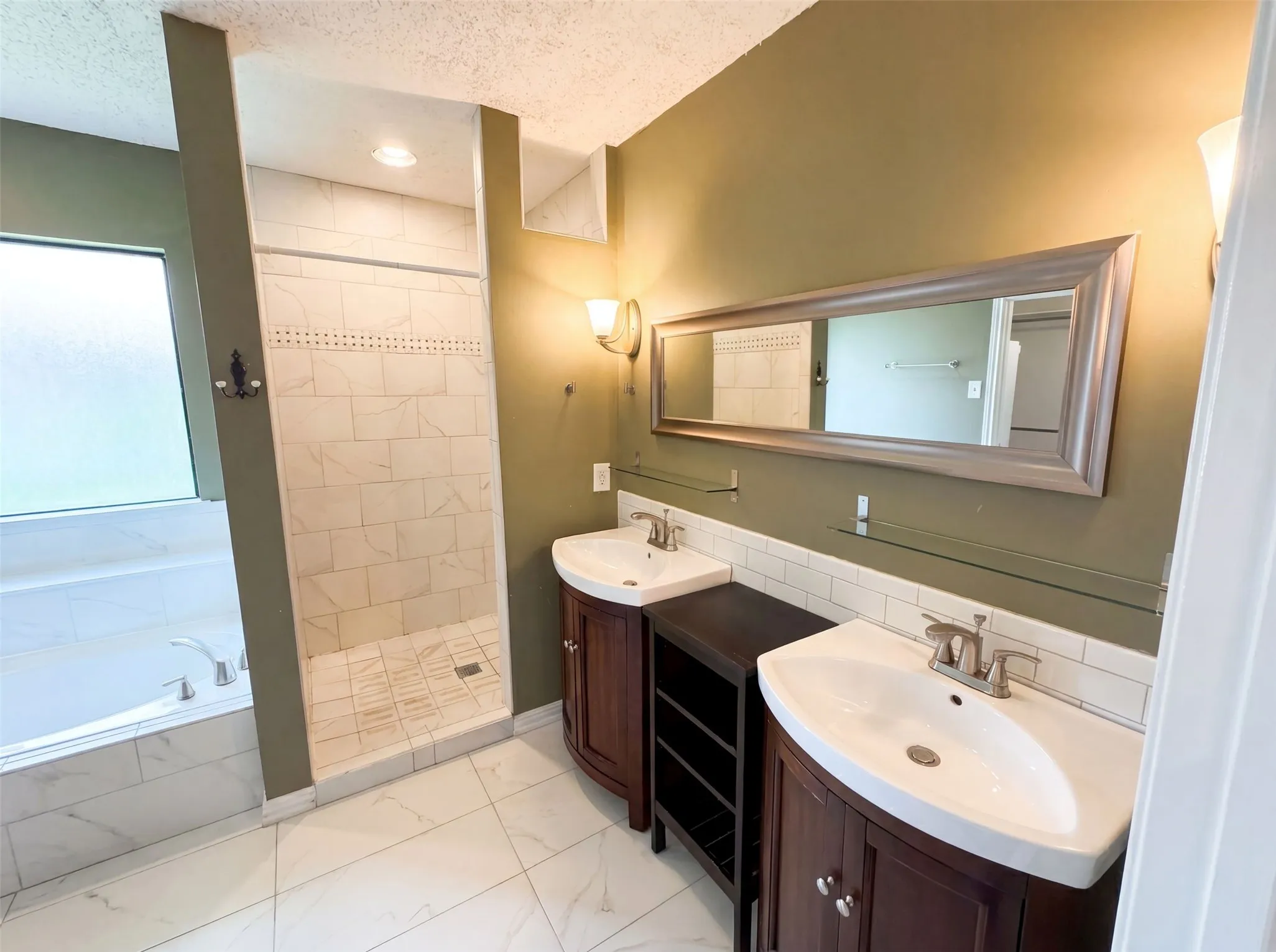 Single Family Residence For Sale in Collin County , 6712 Coach House Lane, Plano, Texas 75023, 3 Bedroom, 2 Bathroom, 2 Garage spaces, 1,669 Sqft, built in 1984, mls#21323329, Real Estate Agent in Plano, Homes For Sale in Collin county, Homes For Sale in Plano, Realtor in Plano Texas, Real Estate Brokerage Independent Realty Texas, Luminita Cordes Realtor