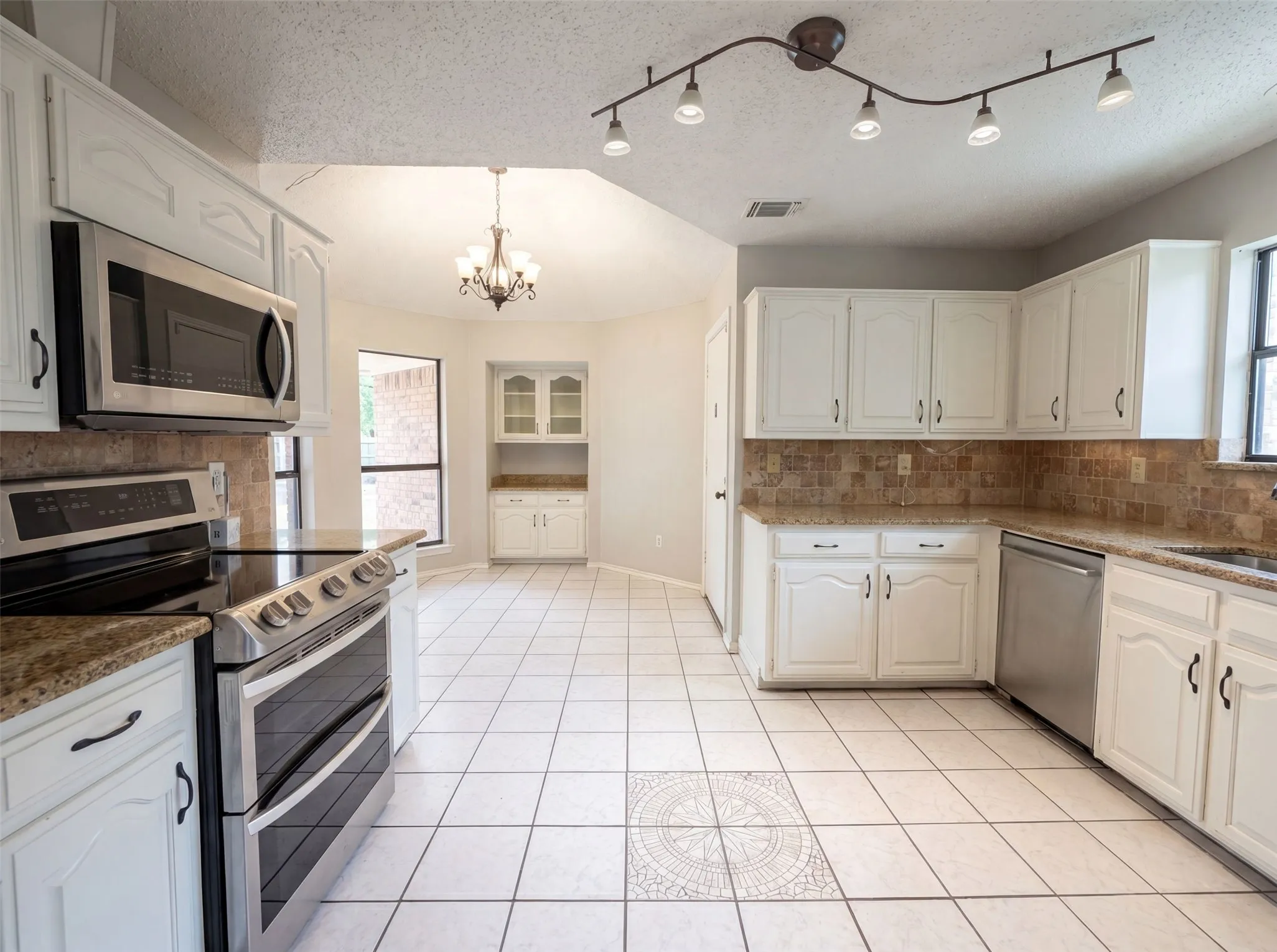 Single Family Residence For Sale in Collin County , 6712 Coach House Lane, Plano, Texas 75023, 3 Bedroom, 2 Bathroom, 2 Garage spaces, 1,669 Sqft, built in 1984, mls#21323329, Real Estate Agent in Plano, Homes For Sale in Collin county, Homes For Sale in Plano, Realtor in Plano Texas, Real Estate Brokerage Independent Realty Texas, Luminita Cordes Realtor