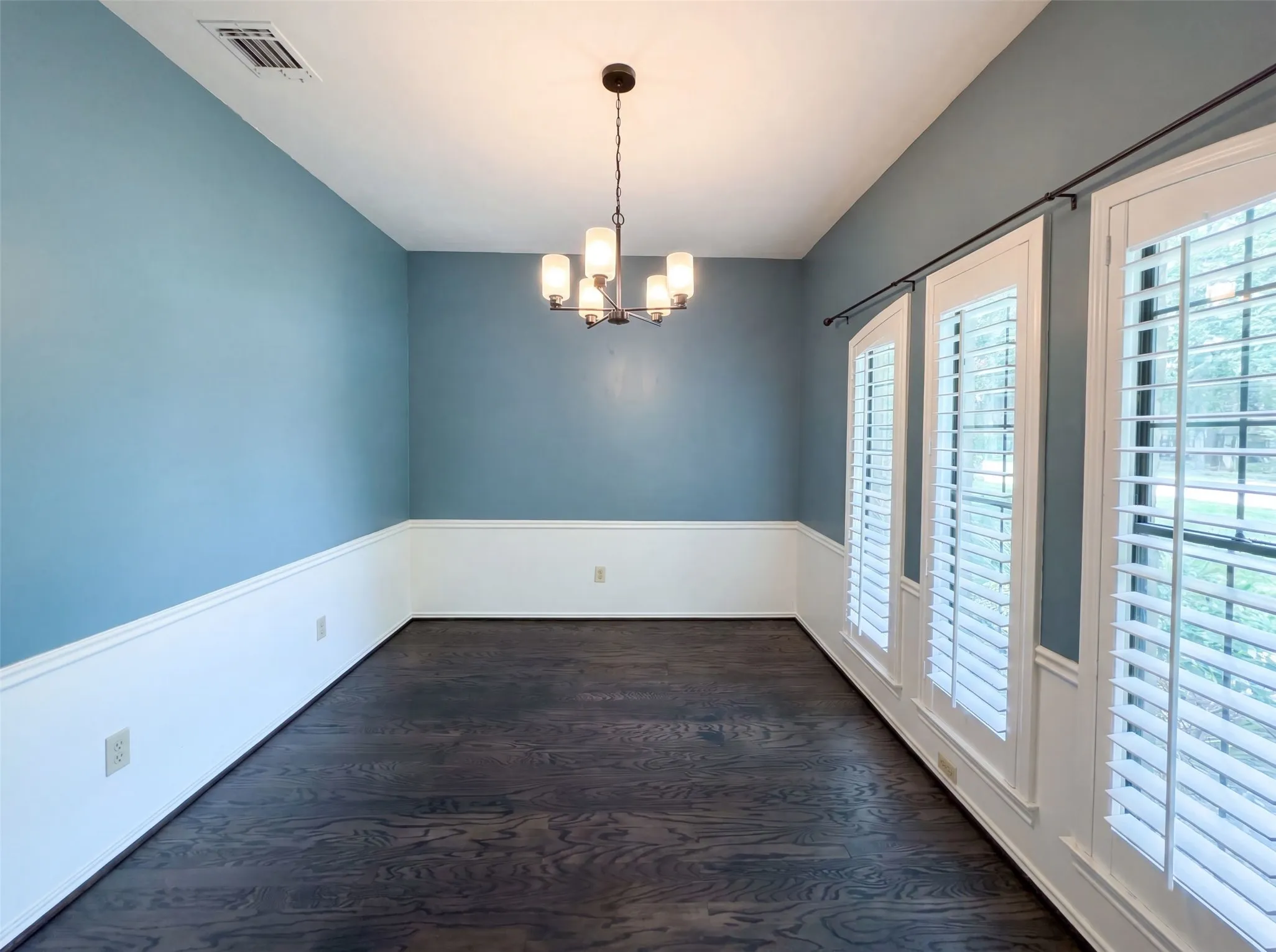 Single Family Residence For Sale in Collin County , 6712 Coach House Lane, Plano, Texas 75023, 3 Bedroom, 2 Bathroom, 2 Garage spaces, 1,669 Sqft, built in 1984, mls#21323329, Real Estate Agent in Plano, Homes For Sale in Collin county, Homes For Sale in Plano, Realtor in Plano Texas, Real Estate Brokerage Independent Realty Texas, Luminita Cordes Realtor