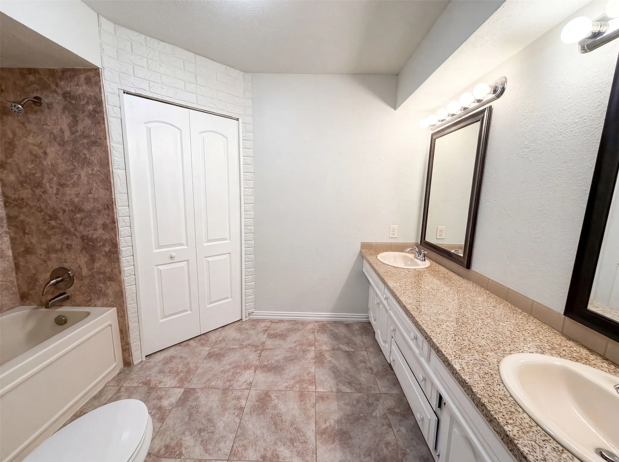 Single Family Residence For Sale in Dallas County , 316 Brookwood Drive, De Soto, Texas 75115, 3 Bedroom, 2 Bathroom, 2 Garage spaces, 2,298 Sqft, built in 1971, mls#21323334, Real Estate Agent in De Soto, Homes For Sale in Dallas county, Homes For Sale in De Soto, Realtor in De Soto Texas, Real Estate Brokerage Independent Realty Texas, Luminita Cordes Realtor