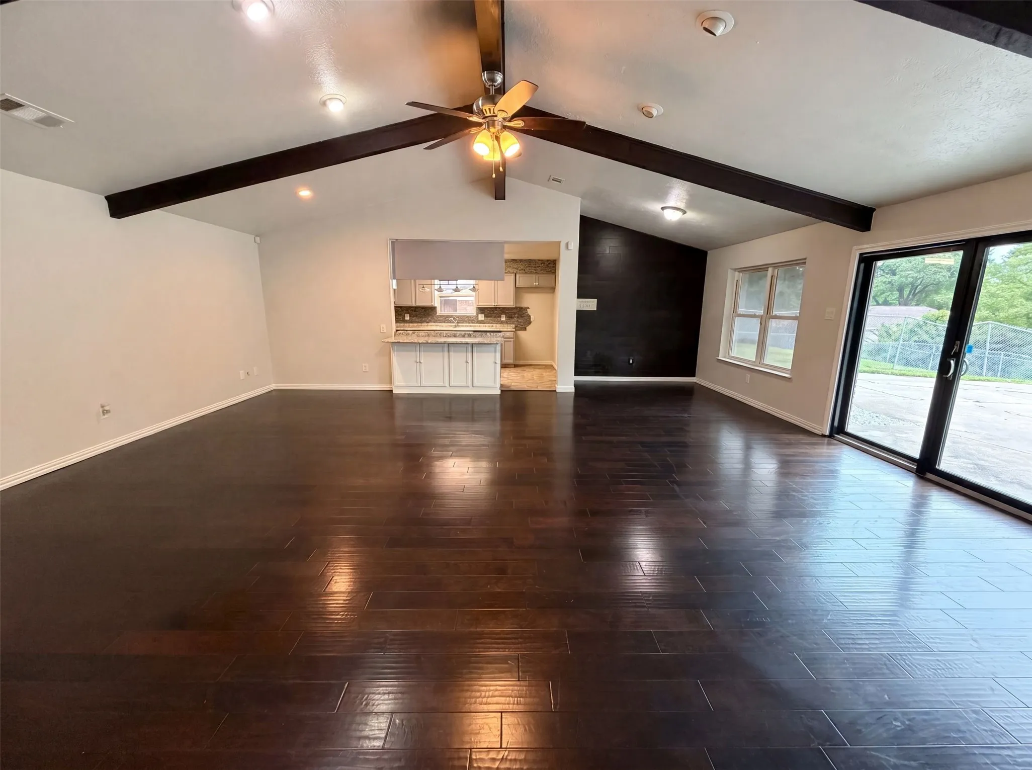 Single Family Residence For Sale in Dallas County , 316 Brookwood Drive, De Soto, Texas 75115, 3 Bedroom, 2 Bathroom, 2 Garage spaces, 2,298 Sqft, built in 1971, mls#21323334, Real Estate Agent in De Soto, Homes For Sale in Dallas county, Homes For Sale in De Soto, Realtor in De Soto Texas, Real Estate Brokerage Independent Realty Texas, Luminita Cordes Realtor