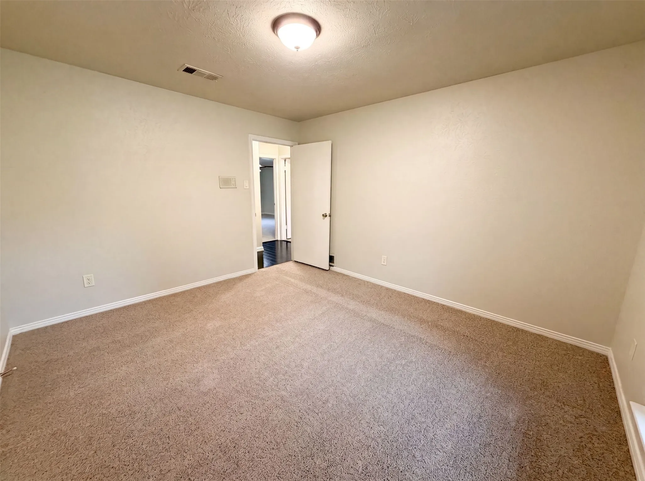Single Family Residence For Sale in Dallas County , 316 Brookwood Drive, De Soto, Texas 75115, 3 Bedroom, 2 Bathroom, 2 Garage spaces, 2,298 Sqft, built in 1971, mls#21323334, Real Estate Agent in De Soto, Homes For Sale in Dallas county, Homes For Sale in De Soto, Realtor in De Soto Texas, Real Estate Brokerage Independent Realty Texas, Luminita Cordes Realtor