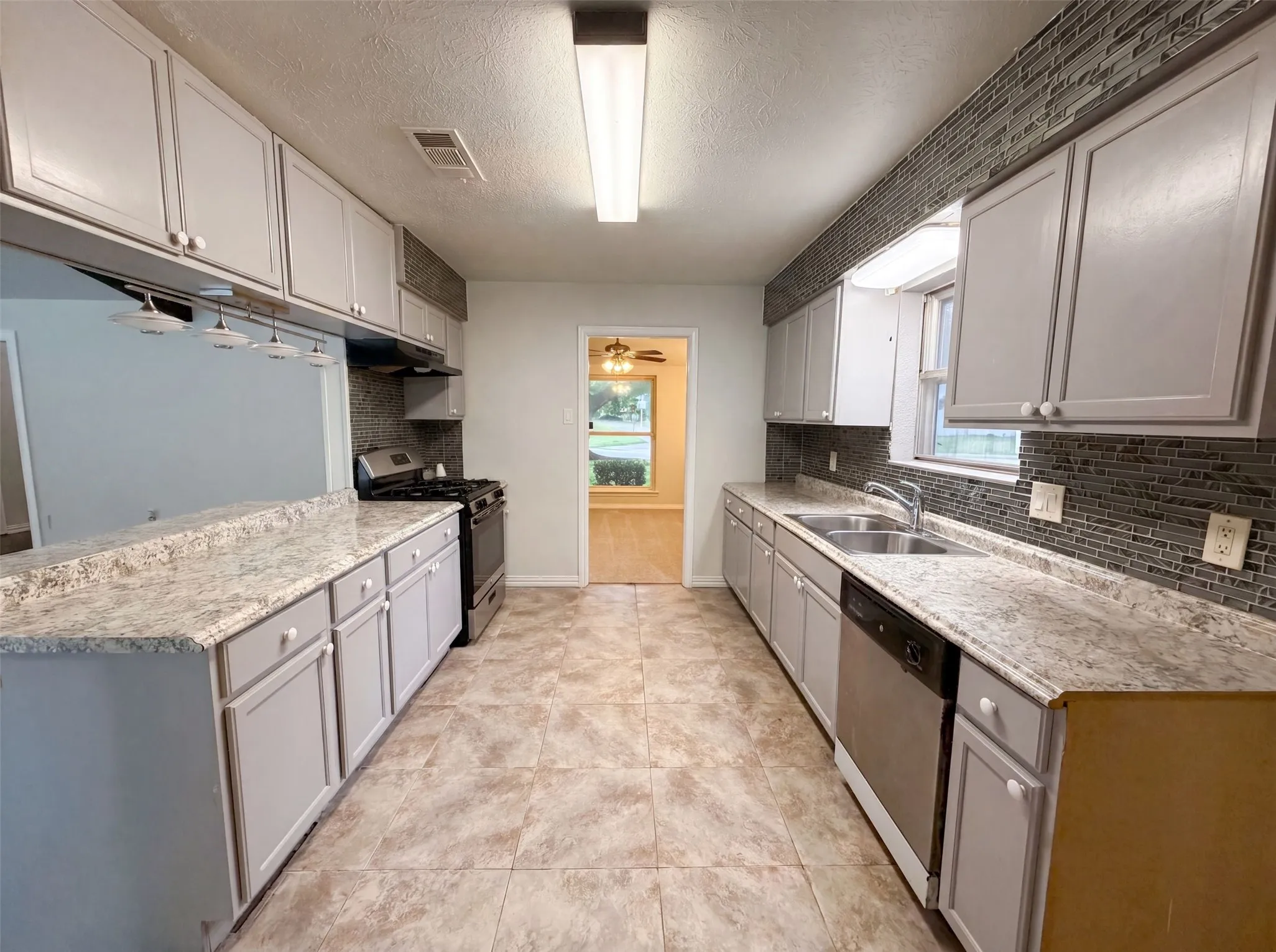 Single Family Residence For Sale in Dallas County , 316 Brookwood Drive, De Soto, Texas 75115, 3 Bedroom, 2 Bathroom, 2 Garage spaces, 2,298 Sqft, built in 1971, mls#21323334, Real Estate Agent in De Soto, Homes For Sale in Dallas county, Homes For Sale in De Soto, Realtor in De Soto Texas, Real Estate Brokerage Independent Realty Texas, Luminita Cordes Realtor