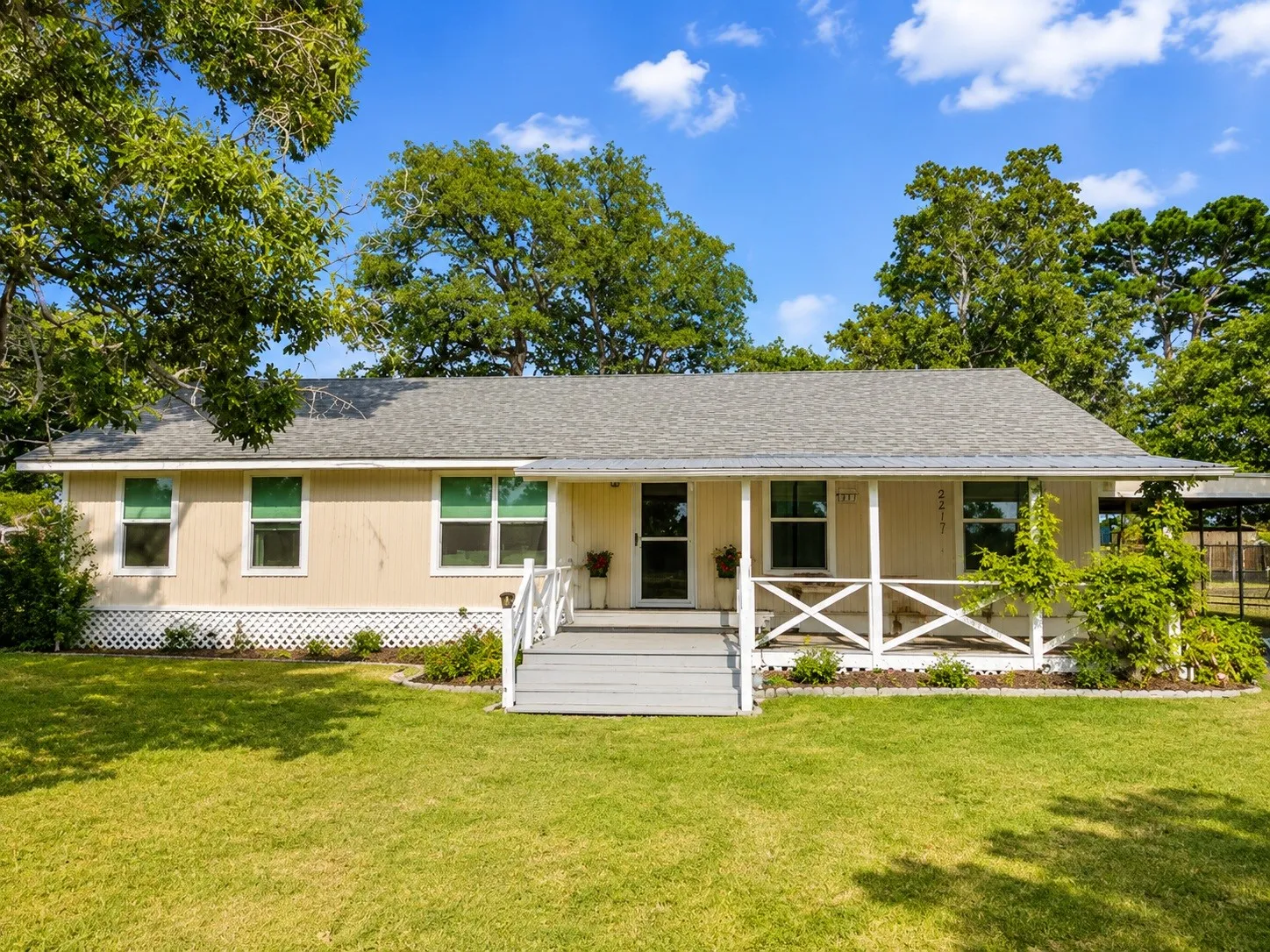 Single Family Residence For Sale in Smith County , 10038 County Road 313, Tyler, Texas 75706, 3 Bedroom, 2 Bathroom, Garage spaces, 1,664 Sqft, built in 1983, mls#21323345, Real Estate Agent in Tyler, Homes For Sale in Smith county, Homes For Sale in Tyler, Realtor in Tyler Texas, Real Estate Brokerage Independent Realty Texas, Luminita Cordes Realtor