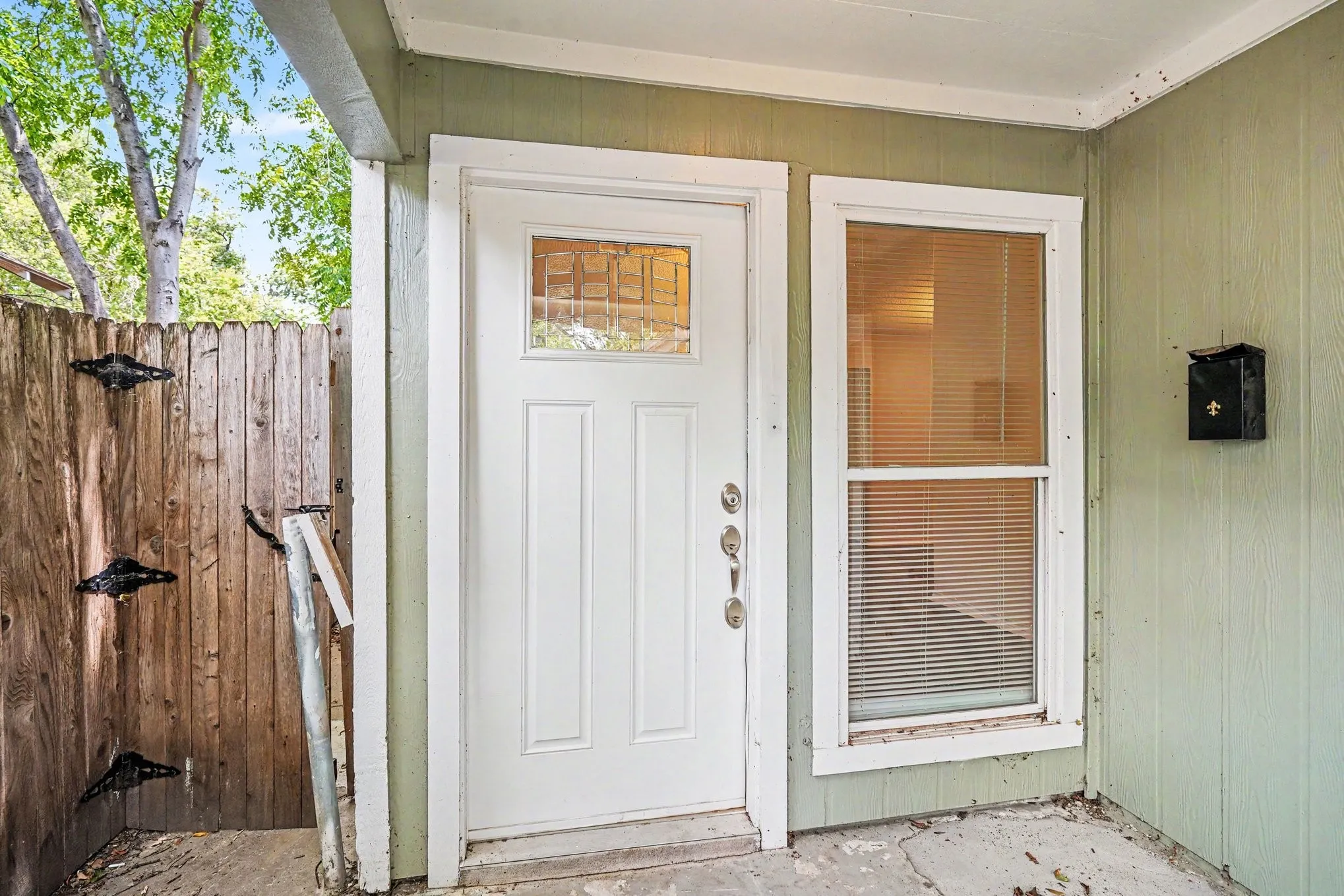 Duplex For Rent in Tarrant County , 1811 Lipscomb Street, Fort Worth, Texas 76110, 2 Bedroom, 1 Bathroom, 1 Garage spaces, 1,550 Sqft, built in 1985, mls#21323348, Real Estate Agent in Fort Worth, Homes For Rent in Tarrant county, Homes For Rent in Fort Worth, Realtor in Fort Worth Texas, Real Estate Brokerage Independent Realty Texas, Luminita Cordes Realtor