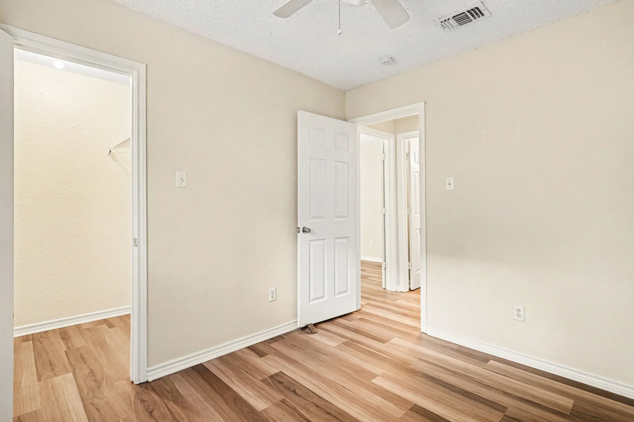 Duplex For Rent in Tarrant County , 1811 Lipscomb Street, Fort Worth, Texas 76110, 2 Bedroom, 1 Bathroom, 1 Garage spaces, 1,550 Sqft, built in 1985, mls#21323348, Real Estate Agent in Fort Worth, Homes For Rent in Tarrant county, Homes For Rent in Fort Worth, Realtor in Fort Worth Texas, Real Estate Brokerage Independent Realty Texas, Luminita Cordes Realtor