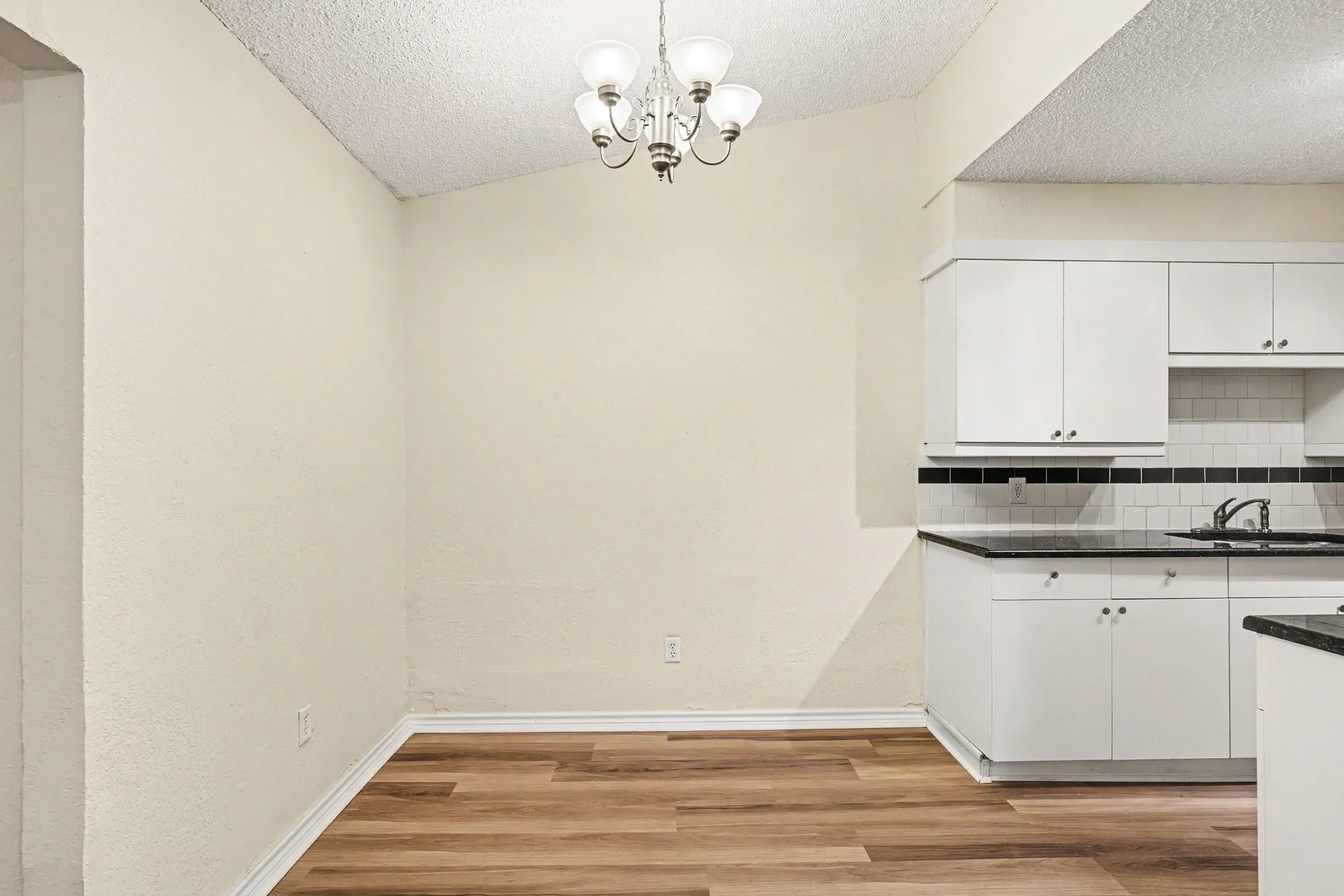 Duplex For Rent in Tarrant County , 1811 Lipscomb Street, Fort Worth, Texas 76110, 2 Bedroom, 1 Bathroom, 1 Garage spaces, 1,550 Sqft, built in 1985, mls#21323348, Real Estate Agent in Fort Worth, Homes For Rent in Tarrant county, Homes For Rent in Fort Worth, Realtor in Fort Worth Texas, Real Estate Brokerage Independent Realty Texas, Luminita Cordes Realtor