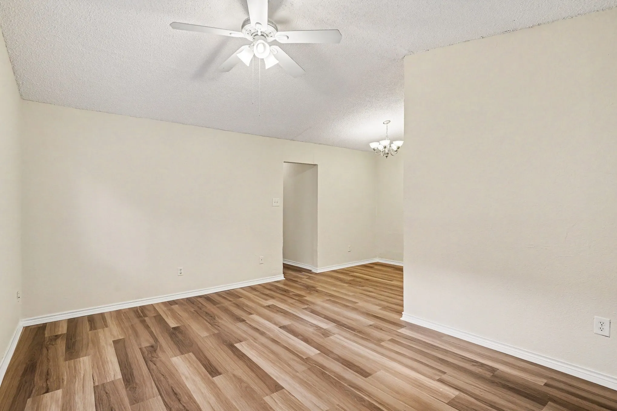 Duplex For Rent in Tarrant County , 1811 Lipscomb Street, Fort Worth, Texas 76110, 2 Bedroom, 1 Bathroom, 1 Garage spaces, 1,550 Sqft, built in 1985, mls#21323348, Real Estate Agent in Fort Worth, Homes For Rent in Tarrant county, Homes For Rent in Fort Worth, Realtor in Fort Worth Texas, Real Estate Brokerage Independent Realty Texas, Luminita Cordes Realtor
