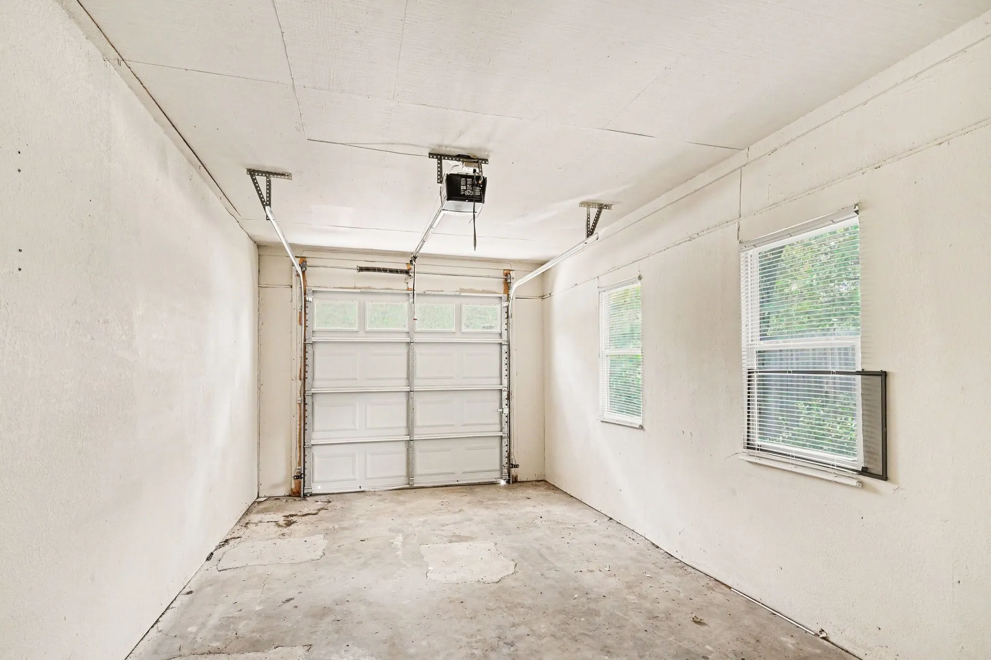 Duplex For Rent in Tarrant County , 1811 Lipscomb Street, Fort Worth, Texas 76110, 2 Bedroom, 1 Bathroom, 1 Garage spaces, 1,550 Sqft, built in 1985, mls#21323348, Real Estate Agent in Fort Worth, Homes For Rent in Tarrant county, Homes For Rent in Fort Worth, Realtor in Fort Worth Texas, Real Estate Brokerage Independent Realty Texas, Luminita Cordes Realtor