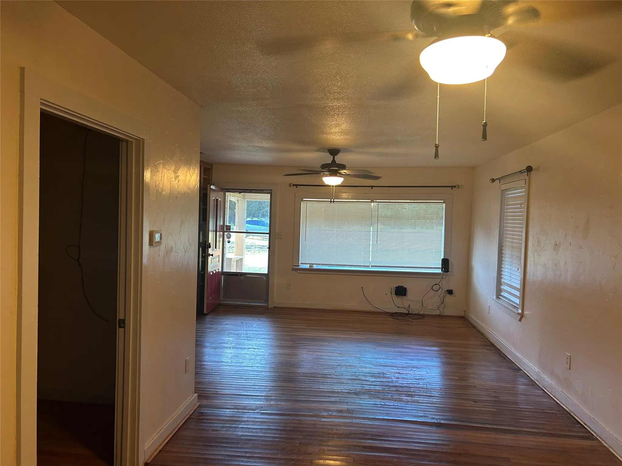 Farm For Sale in Kaufman County , 10710 US Highway 80, Terrell, Texas 75161, 1 Bedroom, 1 Bathroom, Garage spaces, 1,206 Sqft, built in 1930, Price $749,000, mls#21323360, Real Estate Agent in Terrell, Homes For Sale in Kaufman county, Homes For Sale in Terrell, Realtor in Terrell Texas, Real Estate Brokerage Independent Realty Texas, Luminita Cordes Realtor