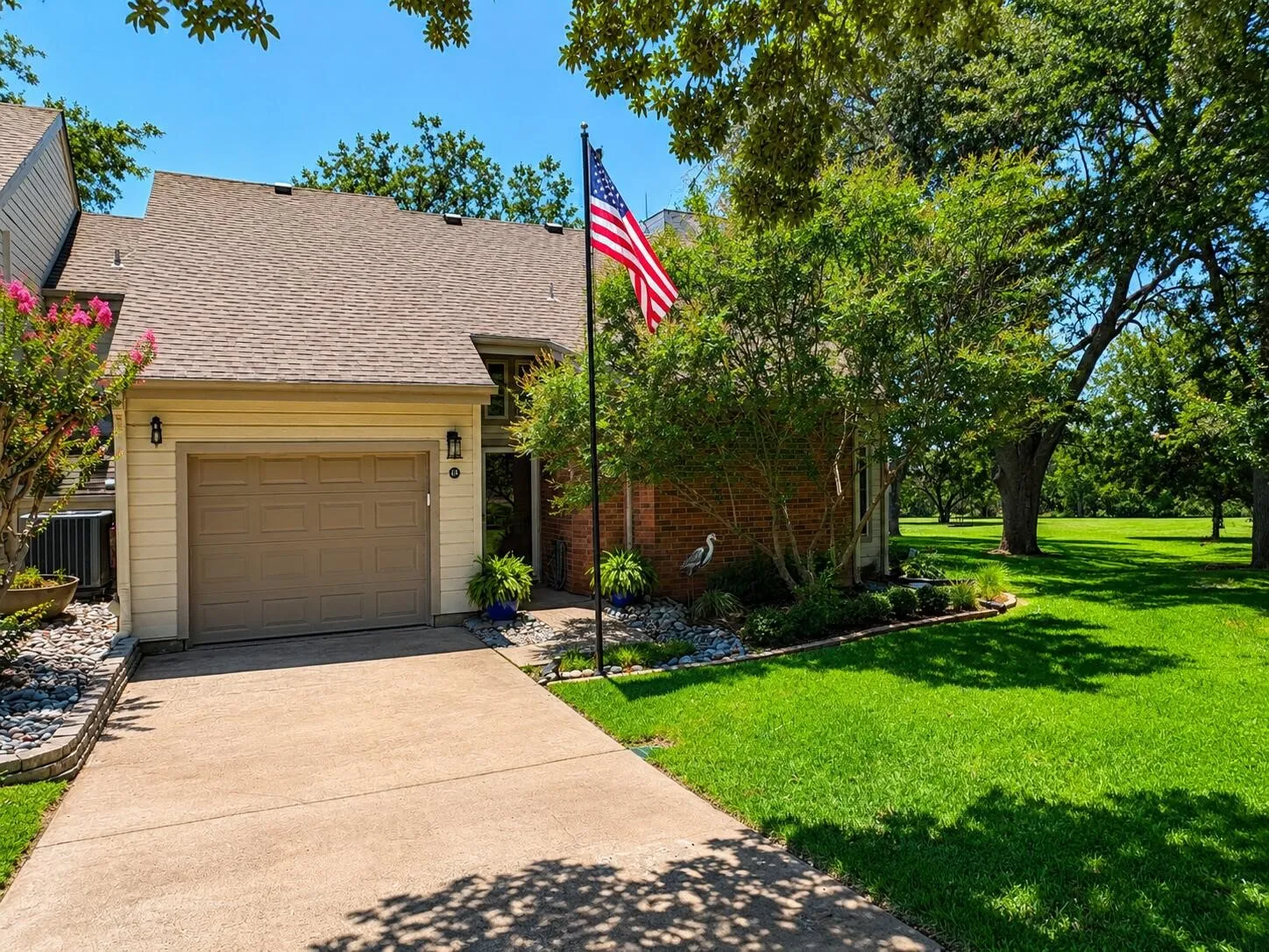 Townhouse For Sale in Grayson County , 149 Summer Place Circle BLDG N UNIT 149, Pottsboro, Texas 75076, 2 Bedroom, 2 Bathroom, 1 Garage spaces, 1,257 Sqft, built in 1984, mls#21323374, Real Estate Agent in Pottsboro, Homes For Sale in Grayson county, Homes For Sale in Pottsboro, Realtor in Pottsboro Texas, Real Estate Brokerage Independent Realty Texas, Luminita Cordes Realtor