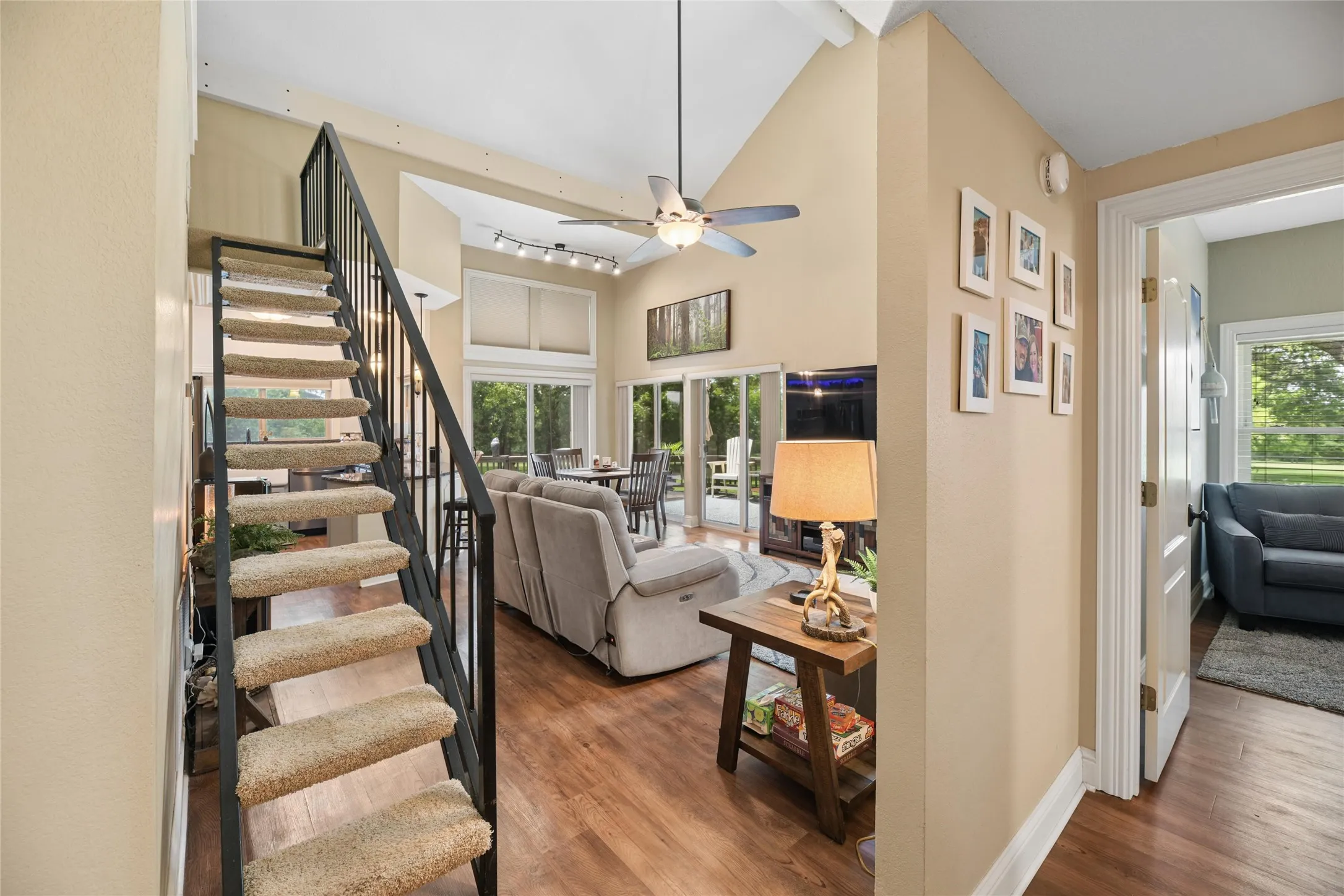 Townhouse For Sale in Grayson County , 149 Summer Place Circle BLDG N UNIT 149, Pottsboro, Texas 75076, 2 Bedroom, 2 Bathroom, 1 Garage spaces, 1,257 Sqft, built in 1984, mls#21323374, Real Estate Agent in Pottsboro, Homes For Sale in Grayson county, Homes For Sale in Pottsboro, Realtor in Pottsboro Texas, Real Estate Brokerage Independent Realty Texas, Luminita Cordes Realtor