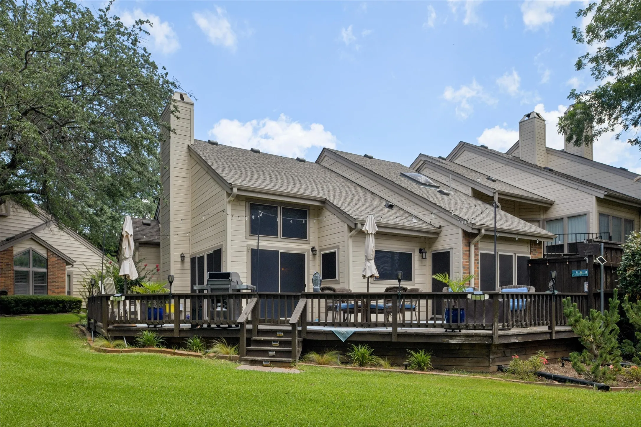 Townhouse For Sale in Grayson County , 149 Summer Place Circle BLDG N UNIT 149, Pottsboro, Texas 75076, 2 Bedroom, 2 Bathroom, 1 Garage spaces, 1,257 Sqft, built in 1984, mls#21323374, Real Estate Agent in Pottsboro, Homes For Sale in Grayson county, Homes For Sale in Pottsboro, Realtor in Pottsboro Texas, Real Estate Brokerage Independent Realty Texas, Luminita Cordes Realtor