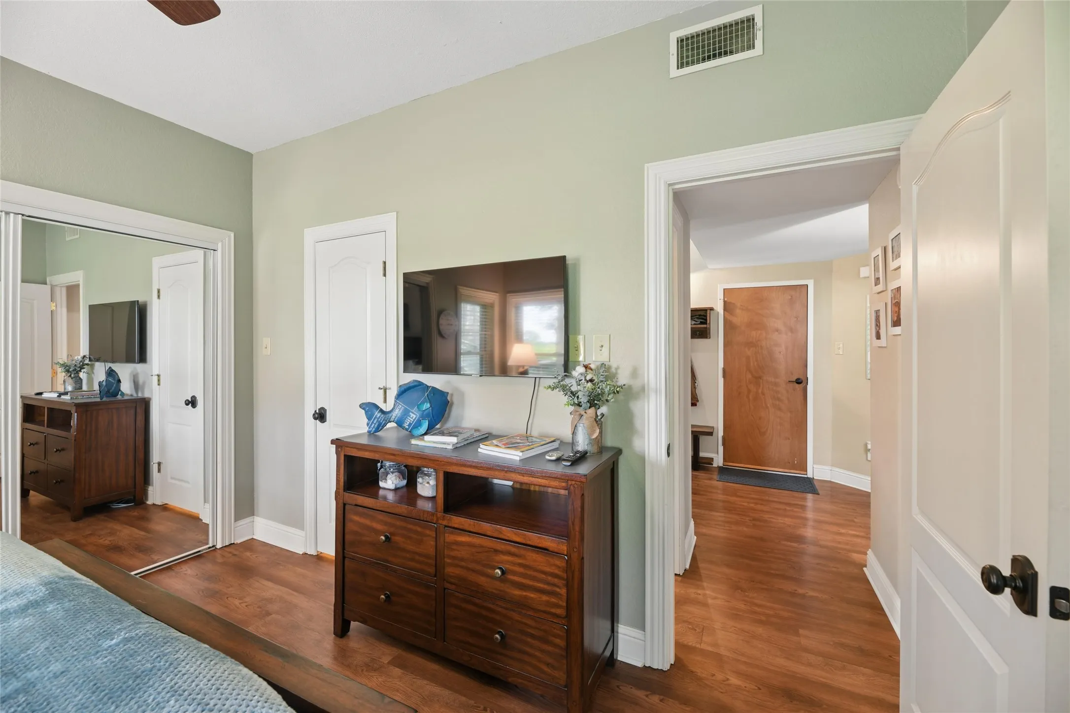 Townhouse For Sale in Grayson County , 149 Summer Place Circle BLDG N UNIT 149, Pottsboro, Texas 75076, 2 Bedroom, 2 Bathroom, 1 Garage spaces, 1,257 Sqft, built in 1984, mls#21323374, Real Estate Agent in Pottsboro, Homes For Sale in Grayson county, Homes For Sale in Pottsboro, Realtor in Pottsboro Texas, Real Estate Brokerage Independent Realty Texas, Luminita Cordes Realtor