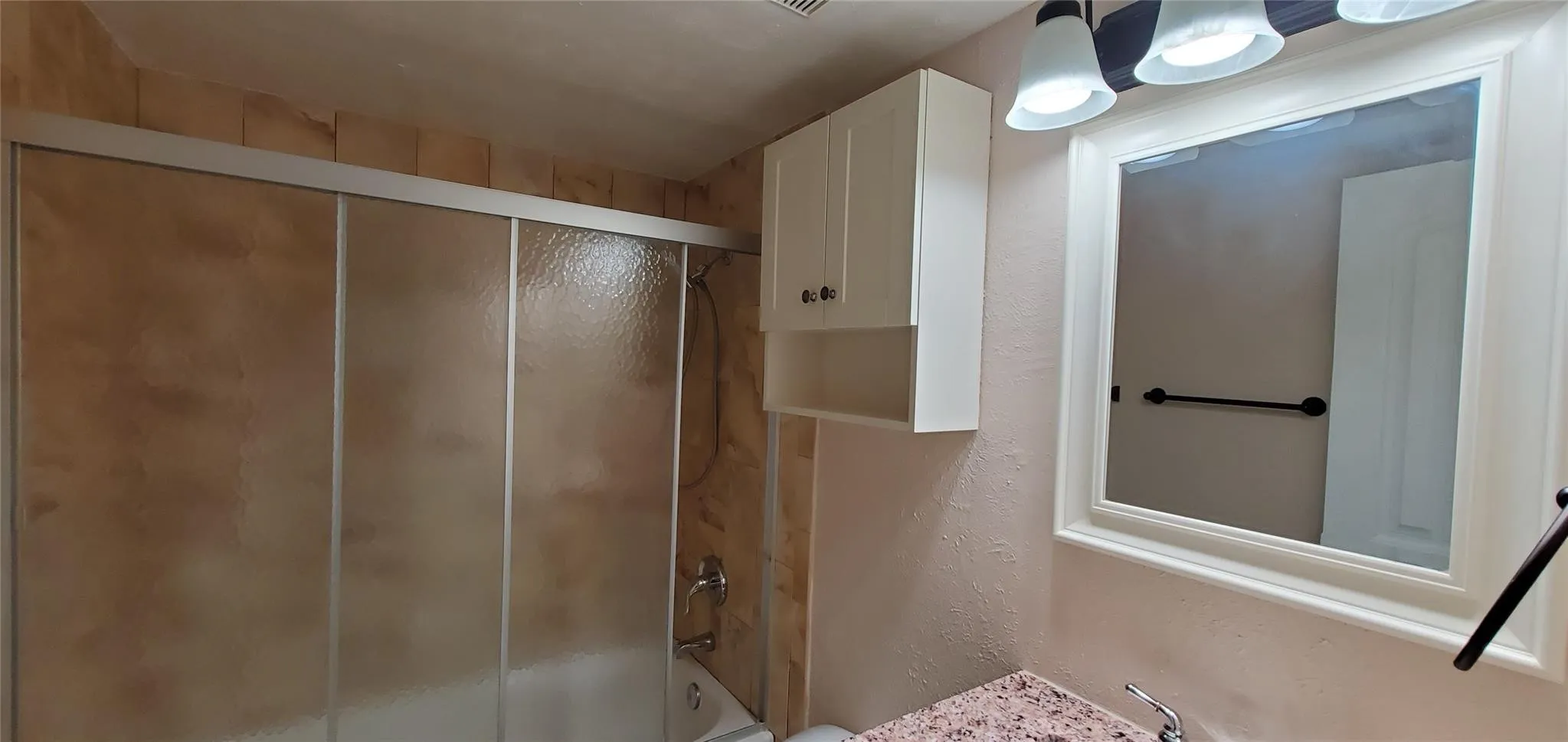 Condominium For Rent in Dallas County , 12818 Midway Road 1076, Dallas, Texas 75244, 2 Bedroom, 2 Bathroom, Garage spaces, 864 Sqft, built in 1970, mls#21323045, Real Estate Agent in Dallas, Homes For Rent in Dallas county, Homes For Rent in Dallas, Realtor in Dallas Texas, Real Estate Brokerage Independent Realty Texas, Luminita Cordes Realtor