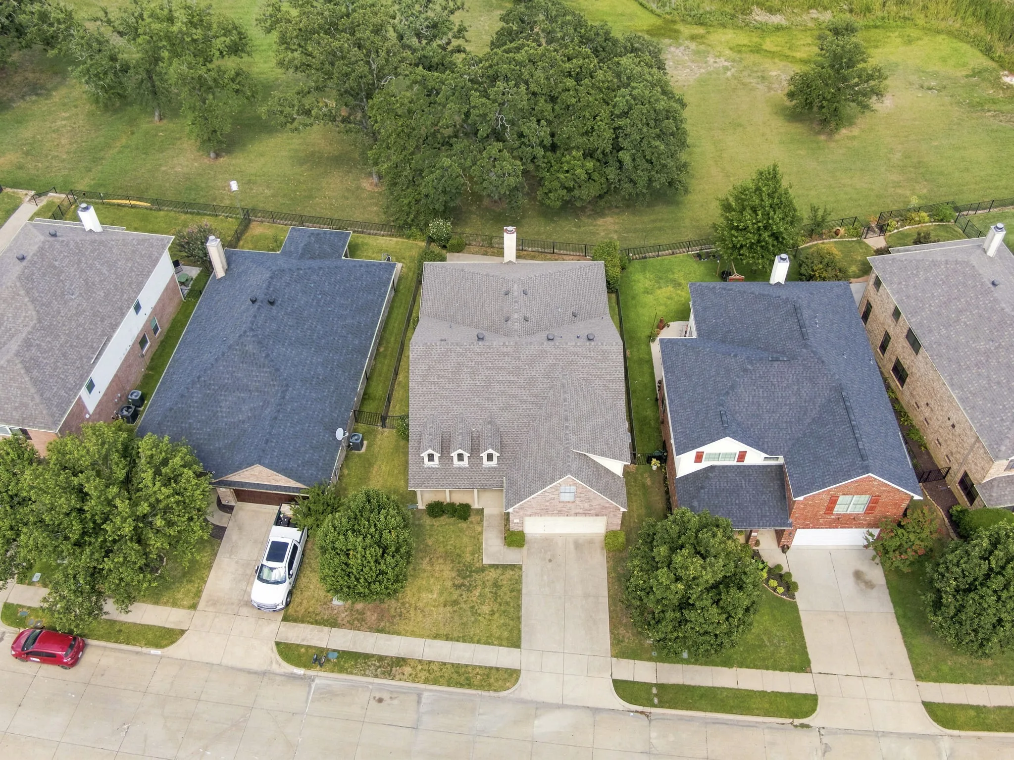 Single Family Residence For Sale in Johnson County , 3009 Shoreline Drive, Burleson, Texas 76028, 5 Bedroom, 2 Bathroom, 2 Garage spaces, 2,216 Sqft, built in 2003, mls#21318362, Real Estate Agent in Burleson, Homes For Sale in Johnson county, Homes For Sale in Burleson, Realtor in Burleson Texas, Real Estate Brokerage Independent Realty Texas, Luminita Cordes Realtor