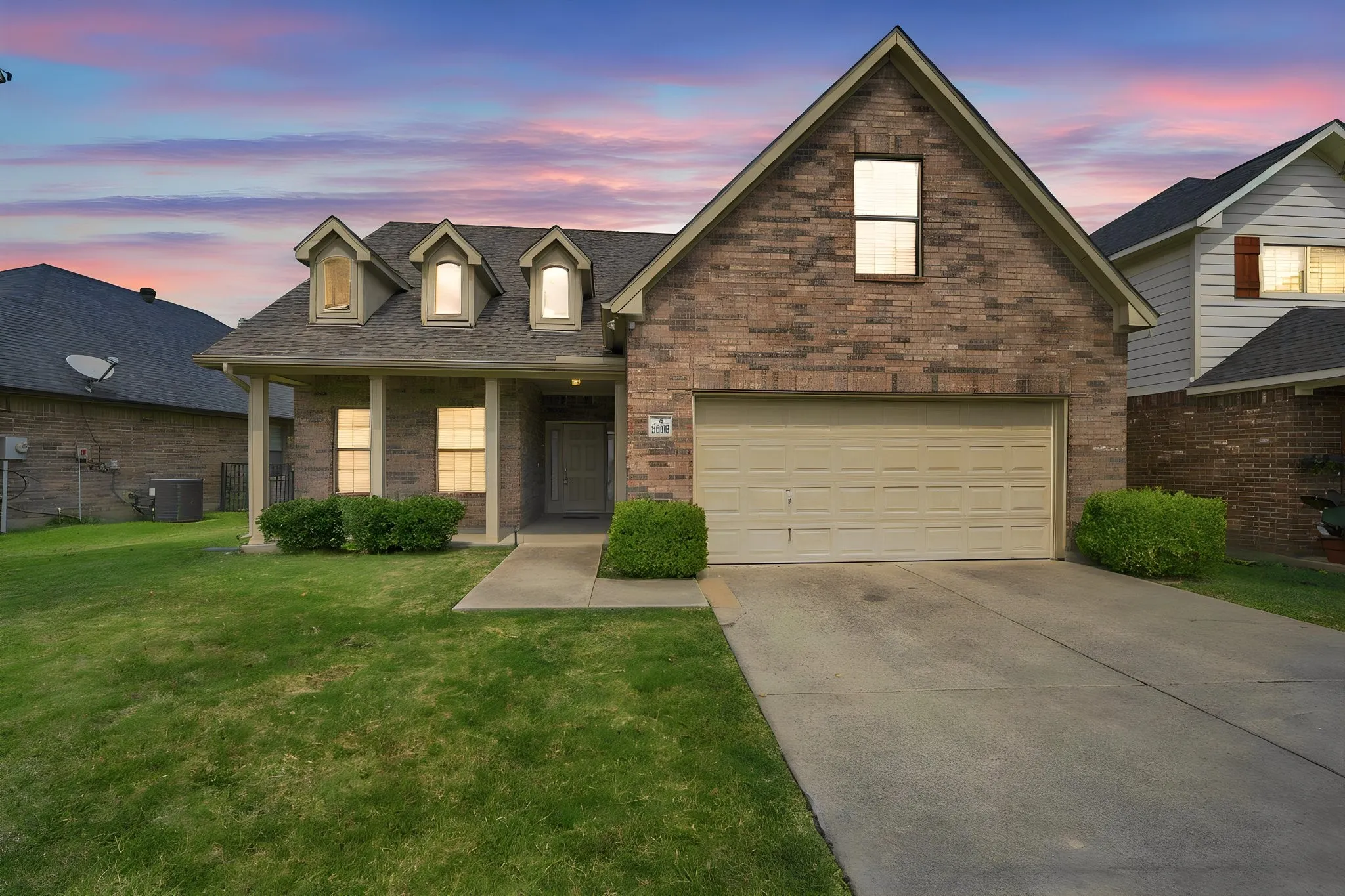 Single Family Residence For Sale in Johnson County , 3009 Shoreline Drive, Burleson, Texas 76028, 5 Bedroom, 2 Bathroom, 2 Garage spaces, 2,216 Sqft, built in 2003, mls#21318362, Real Estate Agent in Burleson, Homes For Sale in Johnson county, Homes For Sale in Burleson, Realtor in Burleson Texas, Real Estate Brokerage Independent Realty Texas, Luminita Cordes Realtor