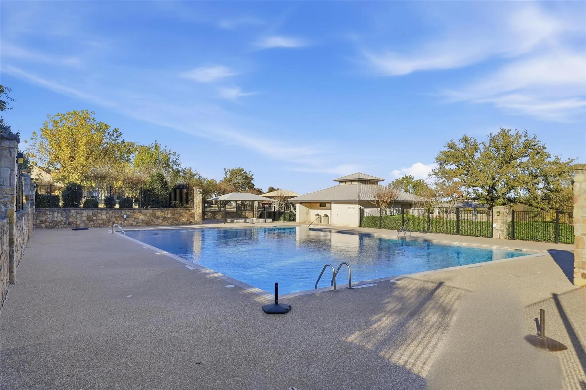 Single Family Residence For Sale in Johnson County , 3009 Shoreline Drive, Burleson, Texas 76028, 5 Bedroom, 2 Bathroom, 2 Garage spaces, 2,216 Sqft, built in 2003, mls#21318362, Real Estate Agent in Burleson, Homes For Sale in Johnson county, Homes For Sale in Burleson, Realtor in Burleson Texas, Real Estate Brokerage Independent Realty Texas, Luminita Cordes Realtor