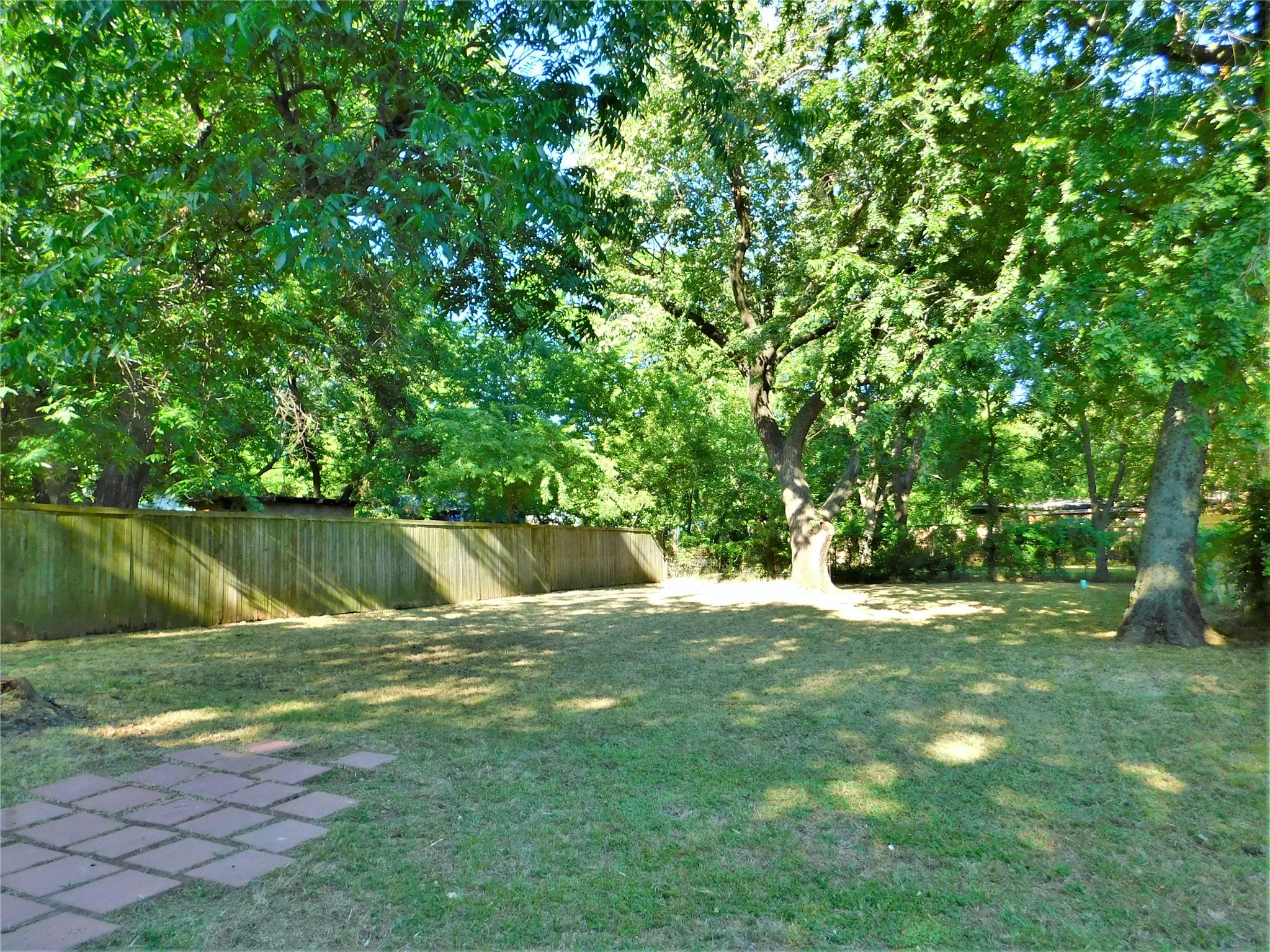 Single Family Residence For Rent in Denton County , 1014 Peak Street, Denton, Texas 76201, 2 Bedroom, 1 Bathroom, Garage spaces, 768 Sqft, built in 1930, mls#21304025, Real Estate Agent in Denton, Homes For Rent in Denton county, Homes For Rent in Denton, Realtor in Denton Texas, Real Estate Brokerage Independent Realty Texas, Luminita Cordes Realtor