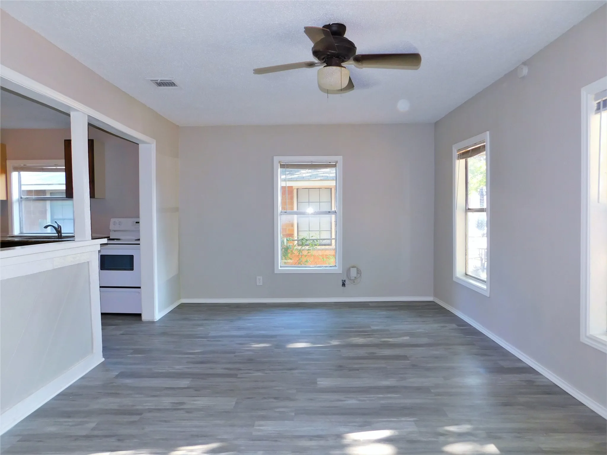 Single Family Residence For Rent in Denton County , 1014 Peak Street, Denton, Texas 76201, 2 Bedroom, 1 Bathroom, Garage spaces, 768 Sqft, built in 1930, mls#21304025, Real Estate Agent in Denton, Homes For Rent in Denton county, Homes For Rent in Denton, Realtor in Denton Texas, Real Estate Brokerage Independent Realty Texas, Luminita Cordes Realtor