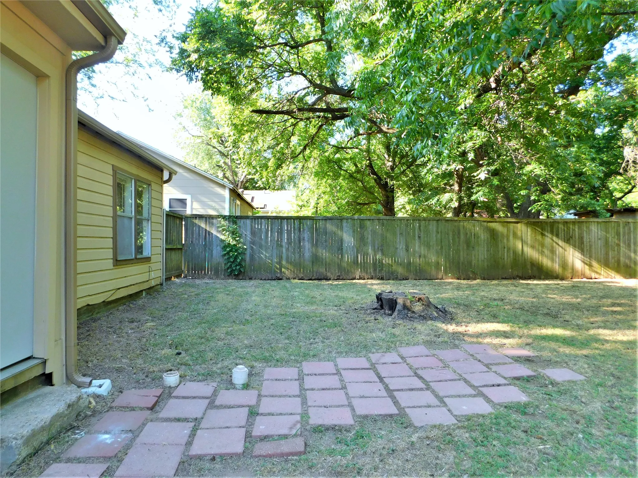 Single Family Residence For Rent in Denton County , 1014 Peak Street, Denton, Texas 76201, 2 Bedroom, 1 Bathroom, Garage spaces, 768 Sqft, built in 1930, mls#21304025, Real Estate Agent in Denton, Homes For Rent in Denton county, Homes For Rent in Denton, Realtor in Denton Texas, Real Estate Brokerage Independent Realty Texas, Luminita Cordes Realtor