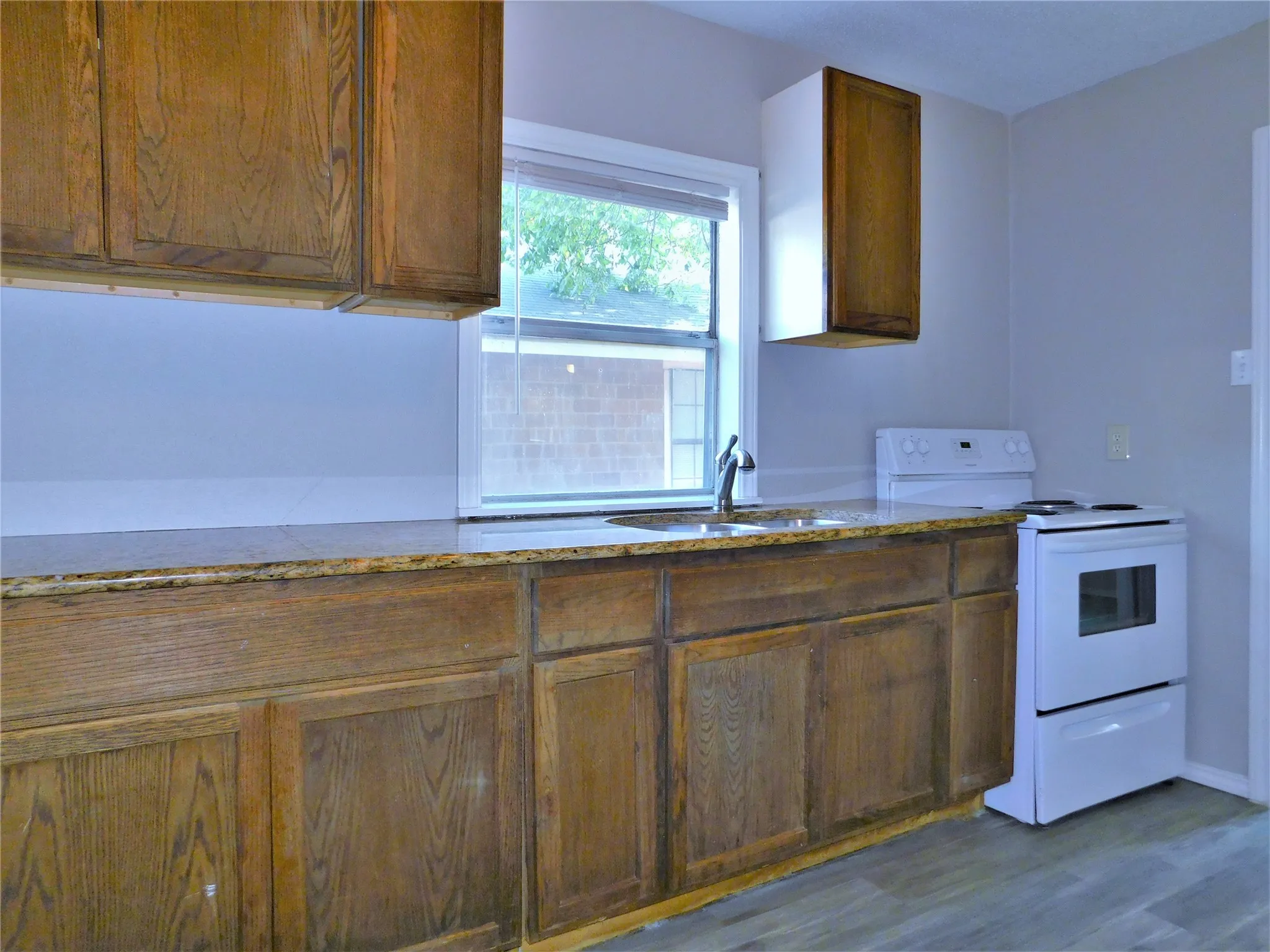 Single Family Residence For Rent in Denton County , 1014 Peak Street, Denton, Texas 76201, 2 Bedroom, 1 Bathroom, Garage spaces, 768 Sqft, built in 1930, mls#21304025, Real Estate Agent in Denton, Homes For Rent in Denton county, Homes For Rent in Denton, Realtor in Denton Texas, Real Estate Brokerage Independent Realty Texas, Luminita Cordes Realtor