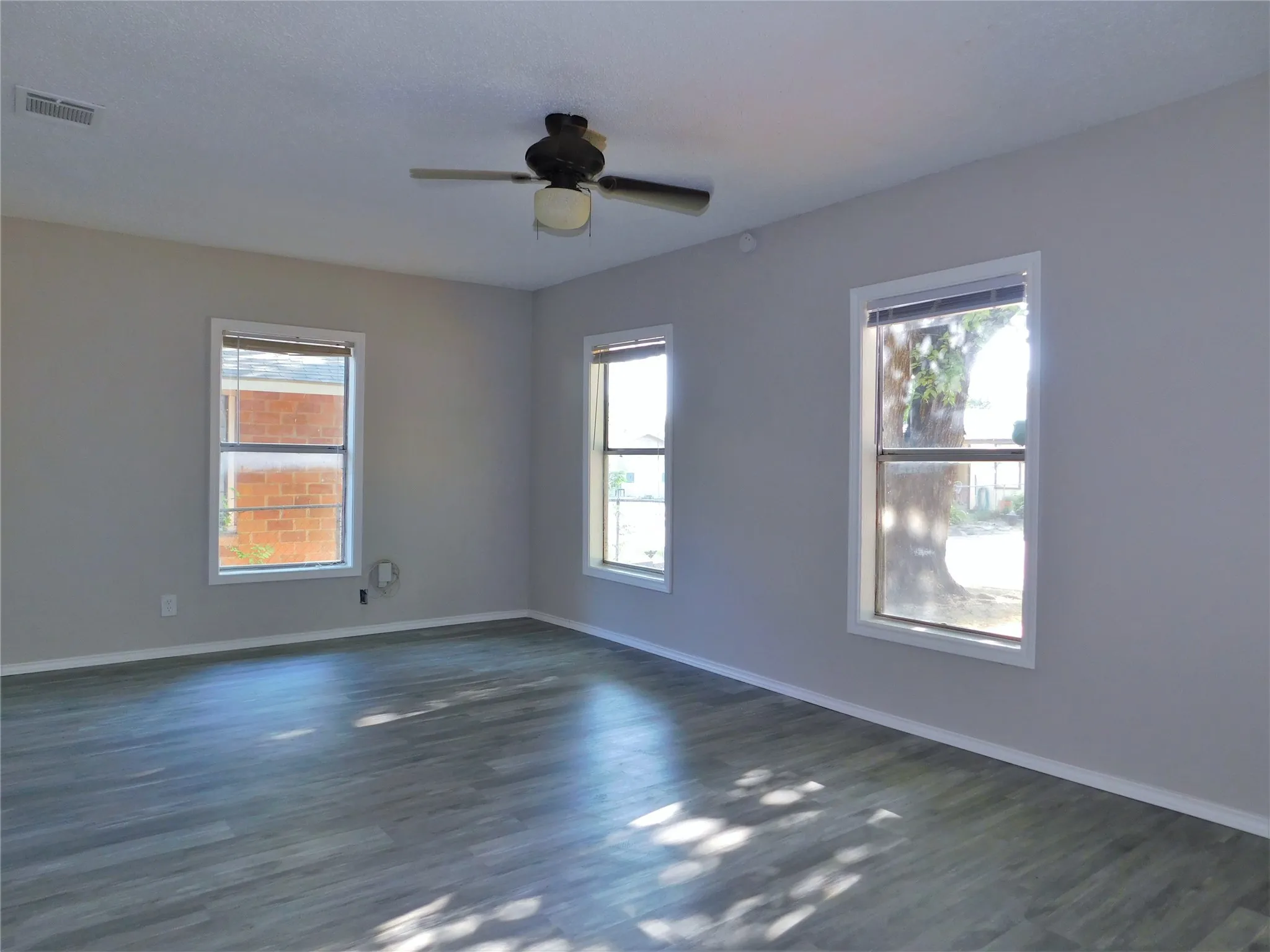 Single Family Residence For Rent in Denton County , 1014 Peak Street, Denton, Texas 76201, 2 Bedroom, 1 Bathroom, Garage spaces, 768 Sqft, built in 1930, mls#21304025, Real Estate Agent in Denton, Homes For Rent in Denton county, Homes For Rent in Denton, Realtor in Denton Texas, Real Estate Brokerage Independent Realty Texas, Luminita Cordes Realtor