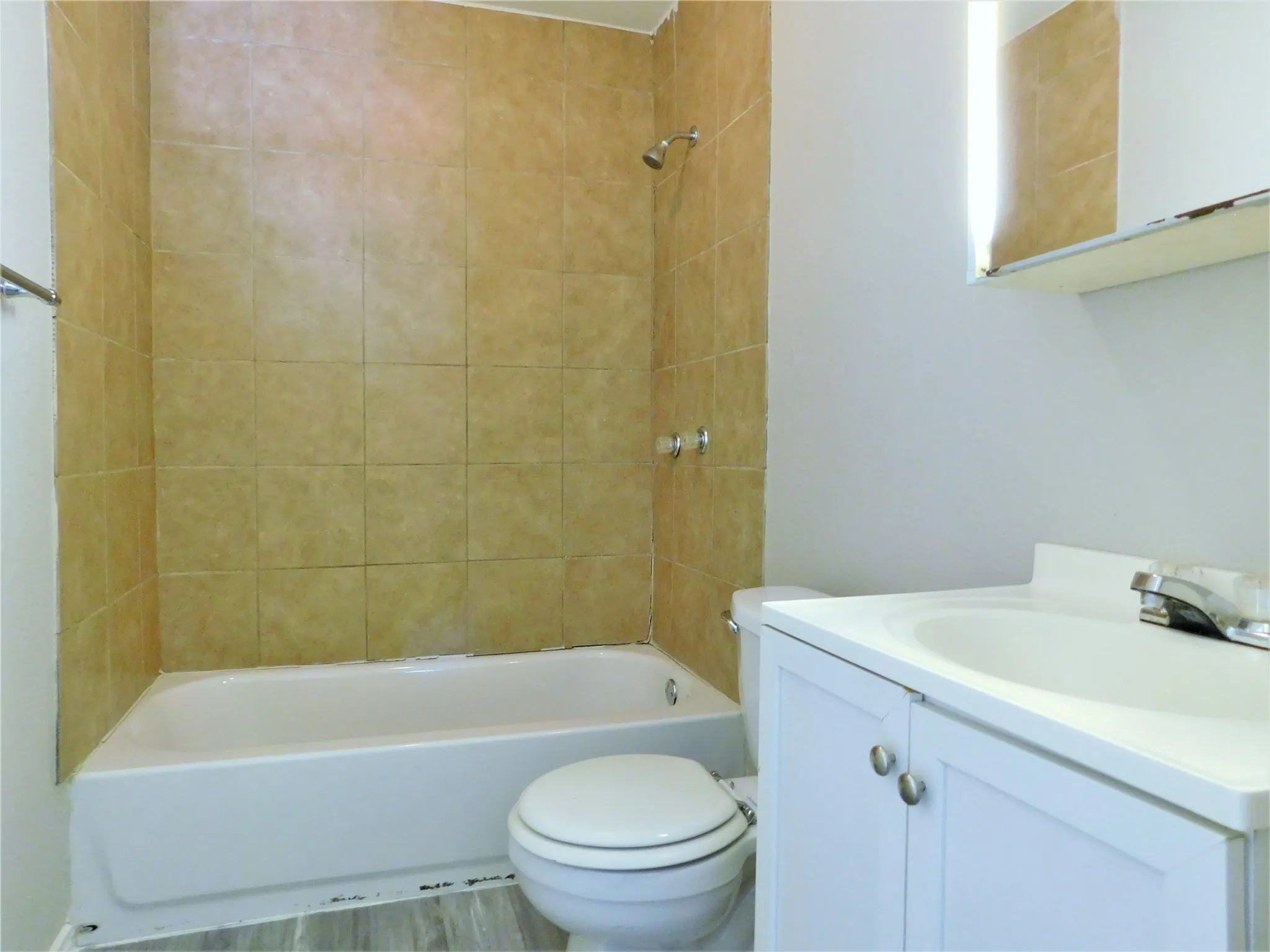 Single Family Residence For Rent in Denton County , 1014 Peak Street, Denton, Texas 76201, 2 Bedroom, 1 Bathroom, Garage spaces, 768 Sqft, built in 1930, mls#21304025, Real Estate Agent in Denton, Homes For Rent in Denton county, Homes For Rent in Denton, Realtor in Denton Texas, Real Estate Brokerage Independent Realty Texas, Luminita Cordes Realtor