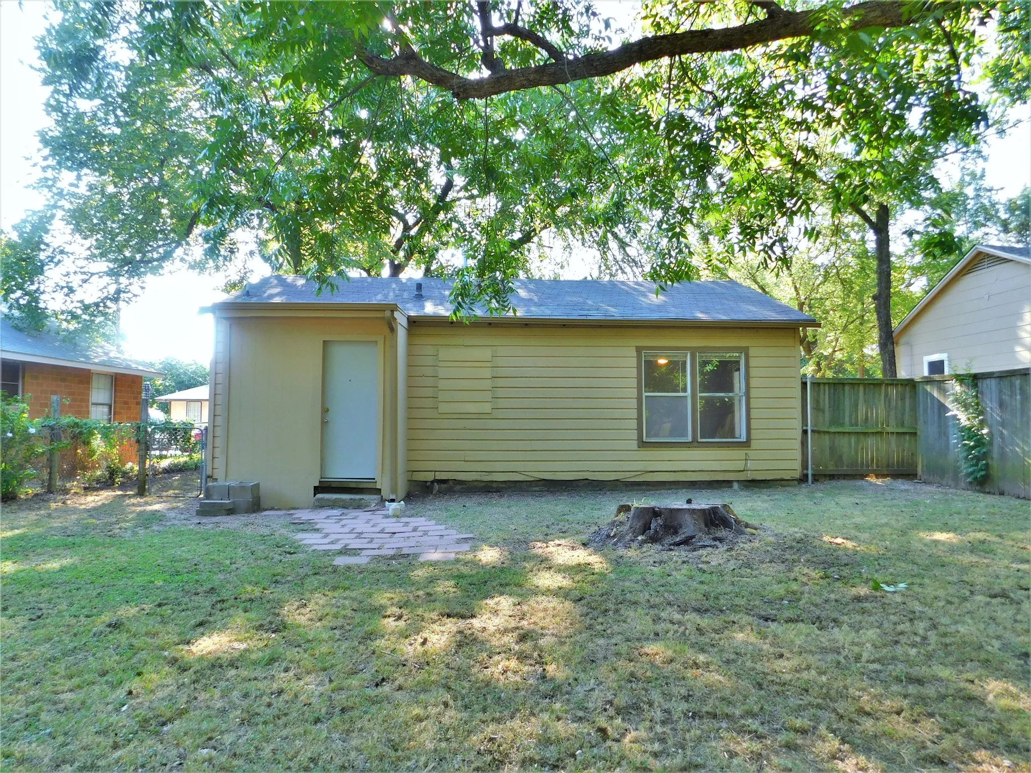 Single Family Residence For Rent in Denton County , 1014 Peak Street, Denton, Texas 76201, 2 Bedroom, 1 Bathroom, Garage spaces, 768 Sqft, built in 1930, mls#21304025, Real Estate Agent in Denton, Homes For Rent in Denton county, Homes For Rent in Denton, Realtor in Denton Texas, Real Estate Brokerage Independent Realty Texas, Luminita Cordes Realtor