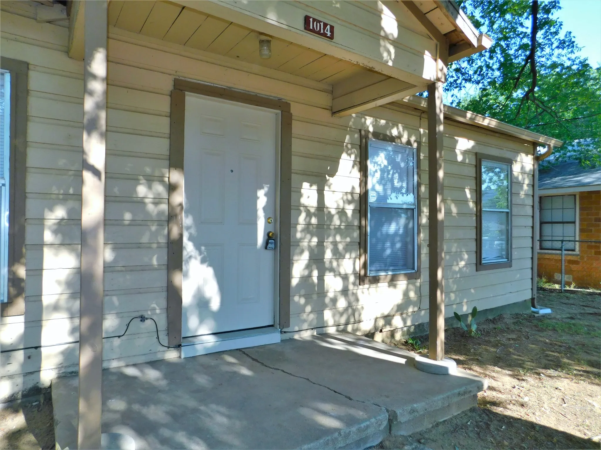 Single Family Residence For Rent in Denton County , 1014 Peak Street, Denton, Texas 76201, 2 Bedroom, 1 Bathroom, Garage spaces, 768 Sqft, built in 1930, mls#21304025, Real Estate Agent in Denton, Homes For Rent in Denton county, Homes For Rent in Denton, Realtor in Denton Texas, Real Estate Brokerage Independent Realty Texas, Luminita Cordes Realtor