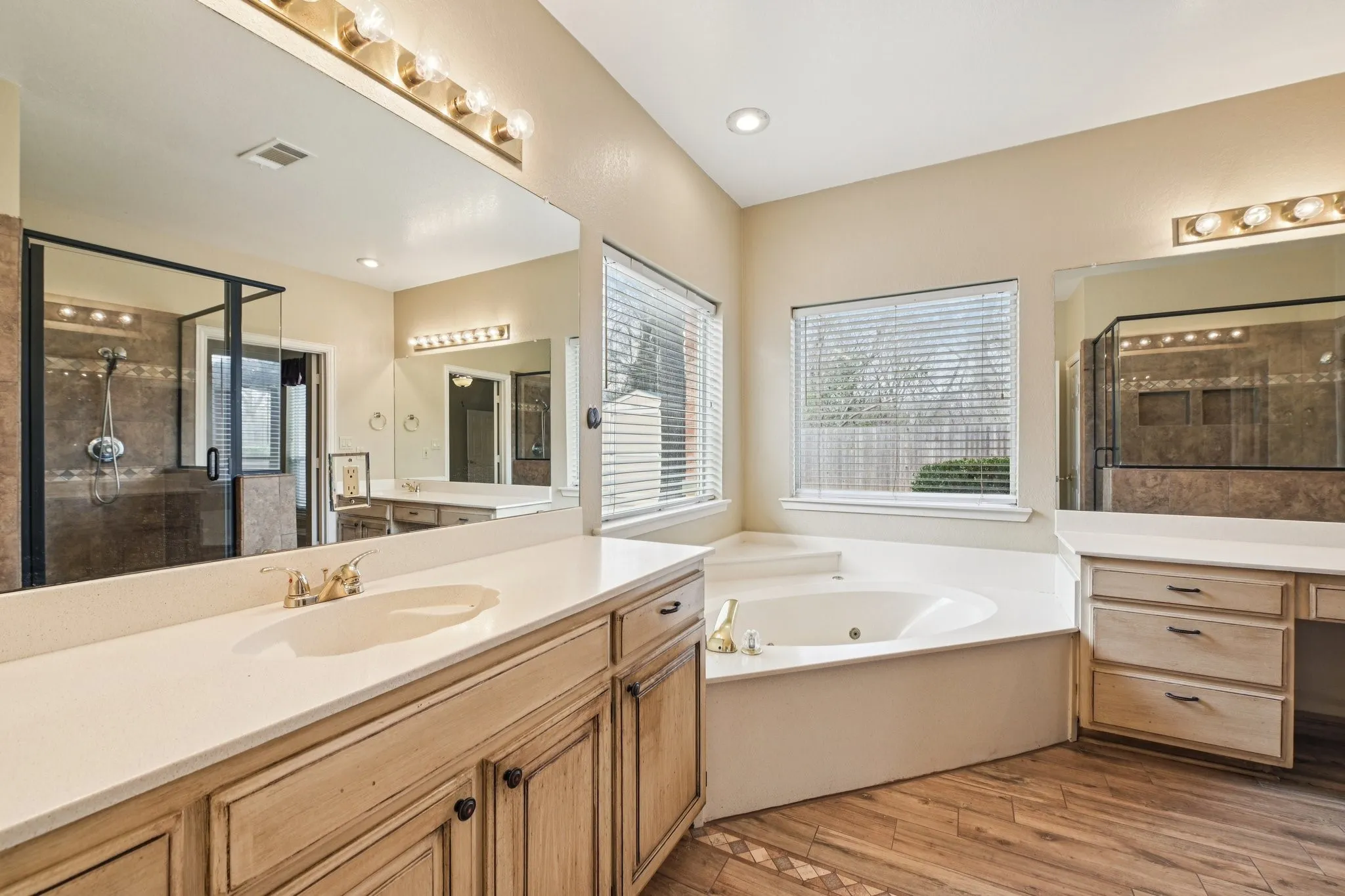 Single Family Residence For Sale in Tarrant County , 4519 Edge Creek Lane, Arlington, Texas 76017, 4 Bedrooms, 4 Bathrooms, 2 Garage spaces, 3,042 Sqft, built in 1993, Price $479,900, mls#21322920, Real Estate Agent in Arlington, Homes For Sale in Tarrant county, Homes For Sale in Arlington, Realtor in Arlington Texas, Real Estate Brokerage Independent Realty Texas, Luminita Cordes Realtor