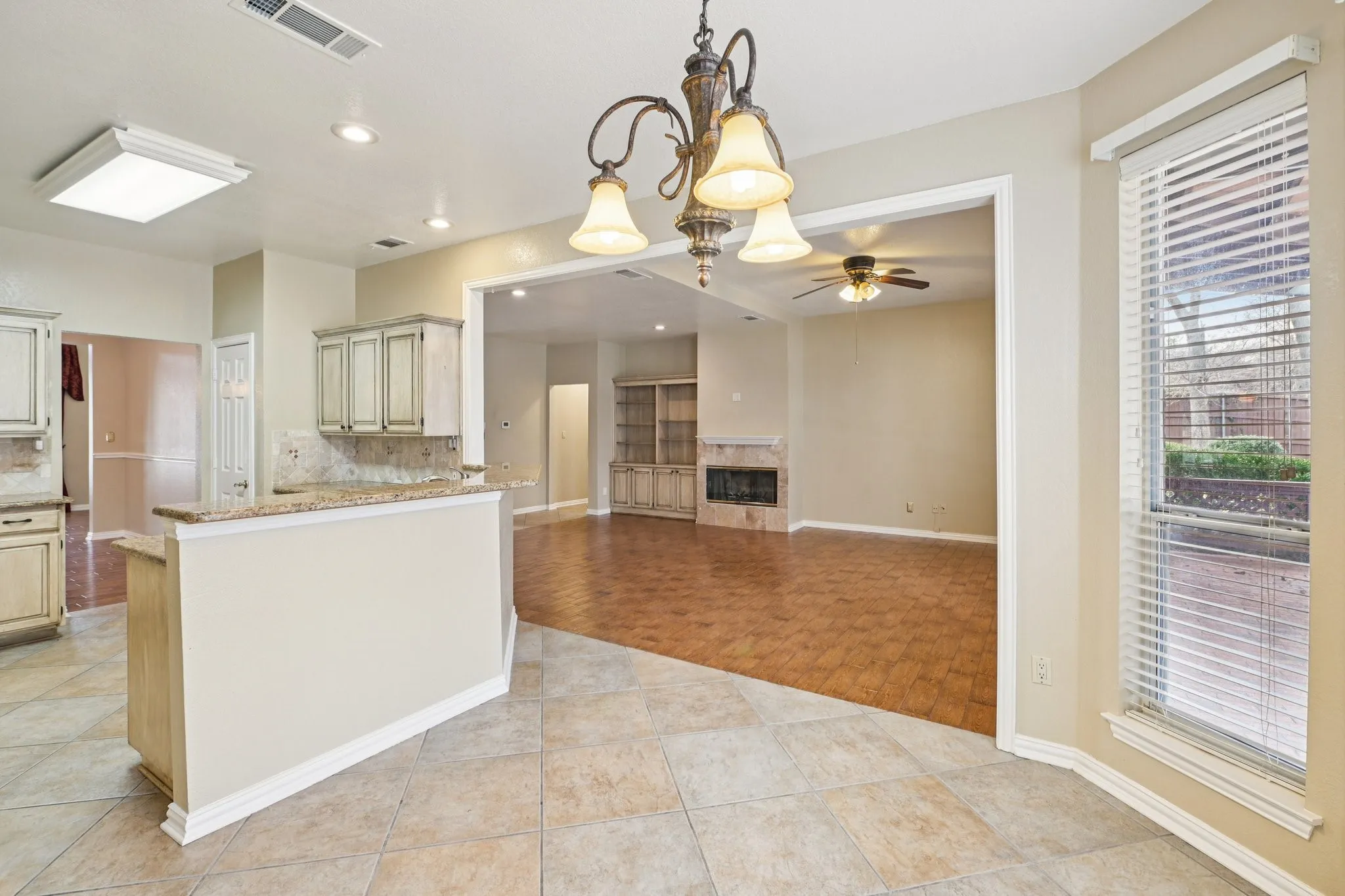 nook looking into Family room