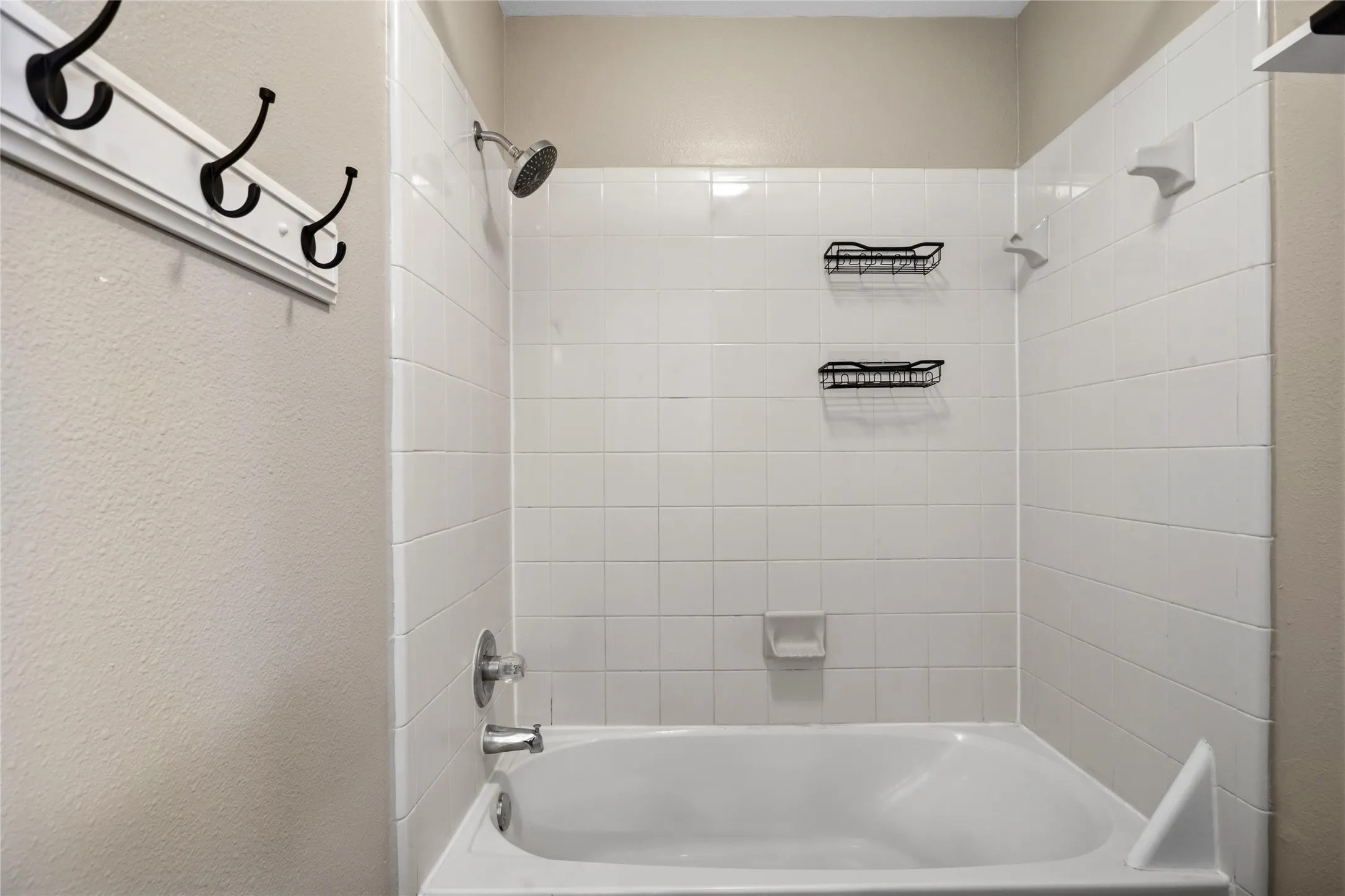 Shower tub combo in 2nd full bath